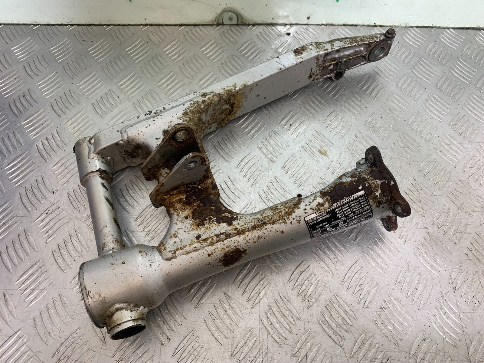 HONDA NT650 V DEAUVILLE SWINGARM   YEAR 1999 (CMB1268)