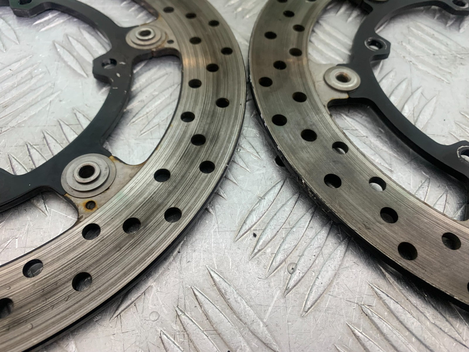 YAMAHA YZF R7 FRONT BRAKE DISCS YEAR 2022-2025 (CMB1255)