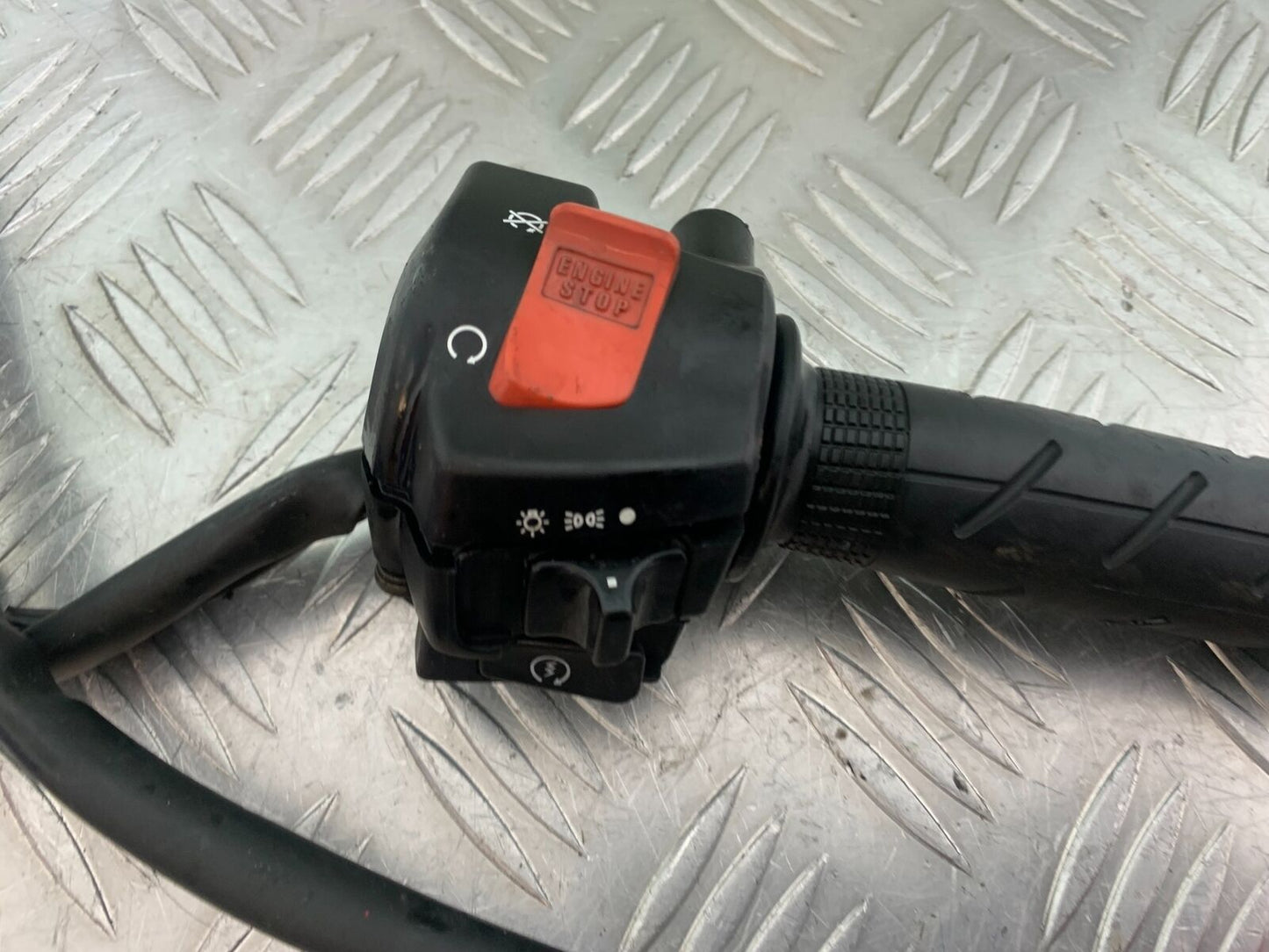 HONDA CBR1100 BLACKBIRD RIGHT SWITCH GEAR  YEAR 1999-2005  (CMB1103)