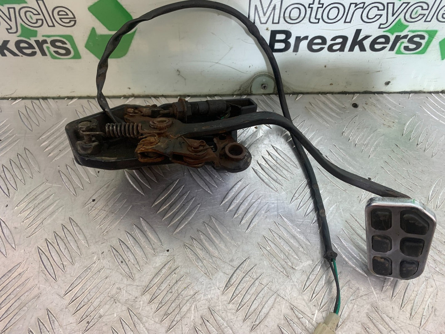 SINNIS HOODLUM 125 RIGHT HANGER AND BRAKE PEDAL   YEAR 2021-2025 (CMB1196)