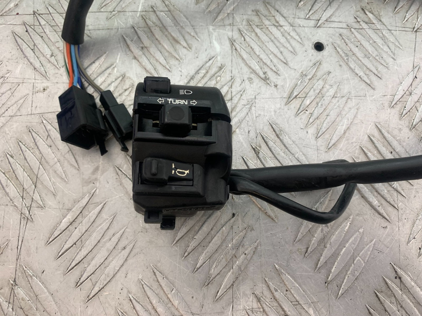HONDA XL125 VARADERO LEFT SWITCH GEAR  YEAR 2001-2006  (CMB1210)