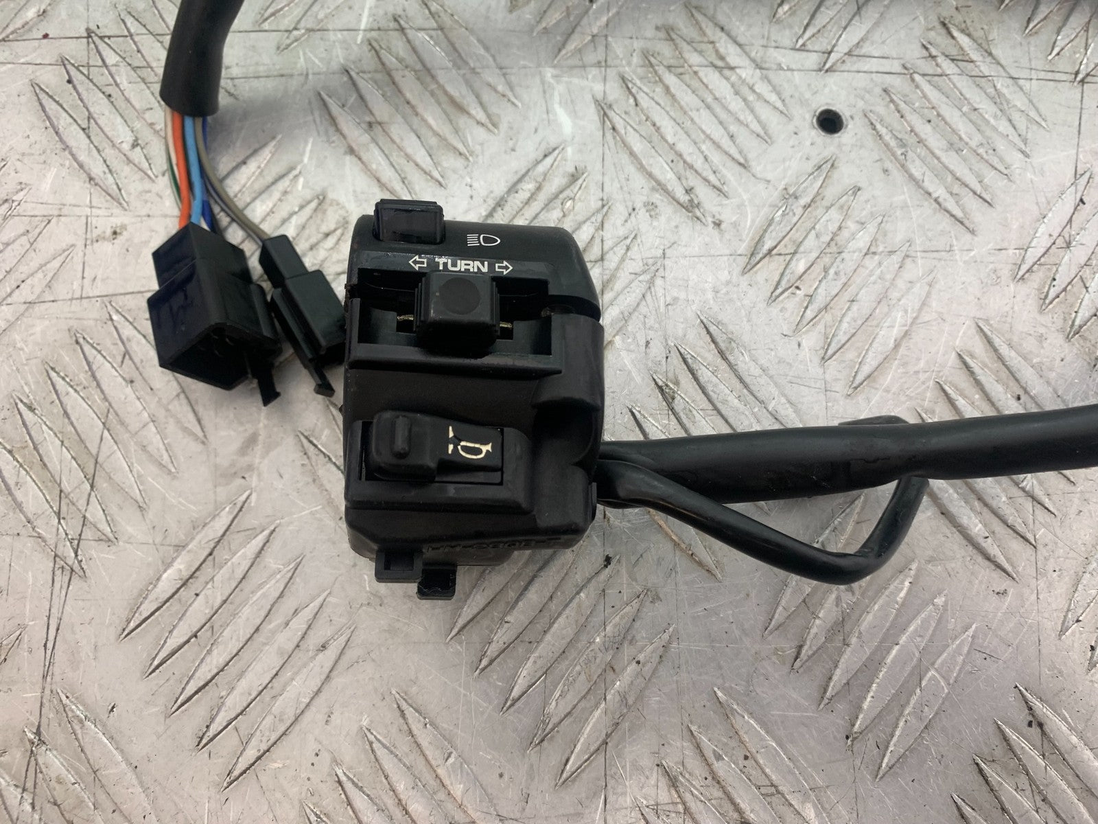 HONDA XL125 VARADERO LEFT SWITCH GEAR  YEAR 2001-2006  (CMB1210)