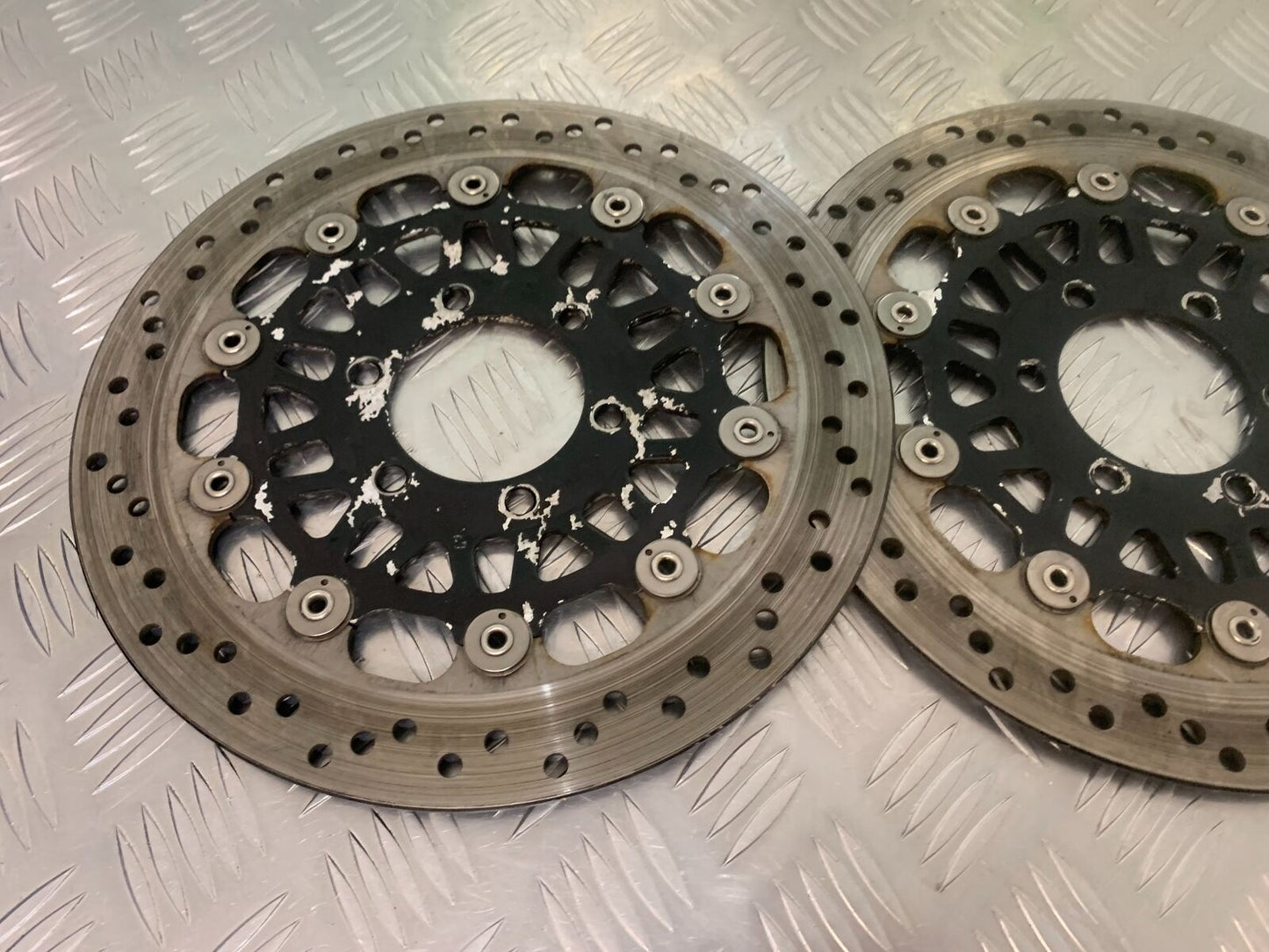 TRIUMPH 955I SPRINT RS FRONT BRAKE DISCS YEAR 1999-04 (STOCK 989)