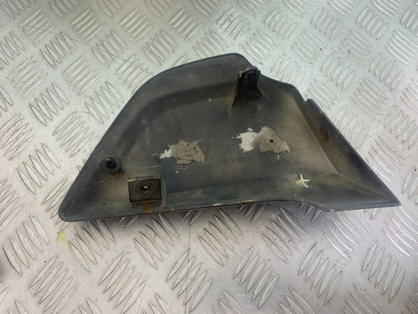 KAWASAKI GT550 GT 550 RIGHT SEAT PANEL  YEAR 1984-87 (CMB1141)