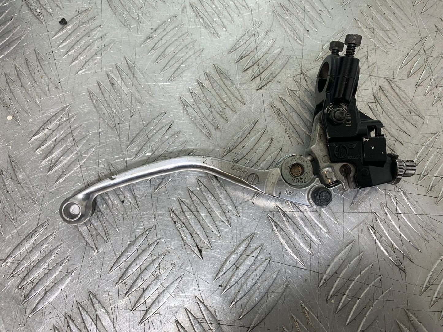 TRIUMPH 1050 SPRINT ST CLUTCH LEVER AND BRACKET   2003-2011 (CMB1285)