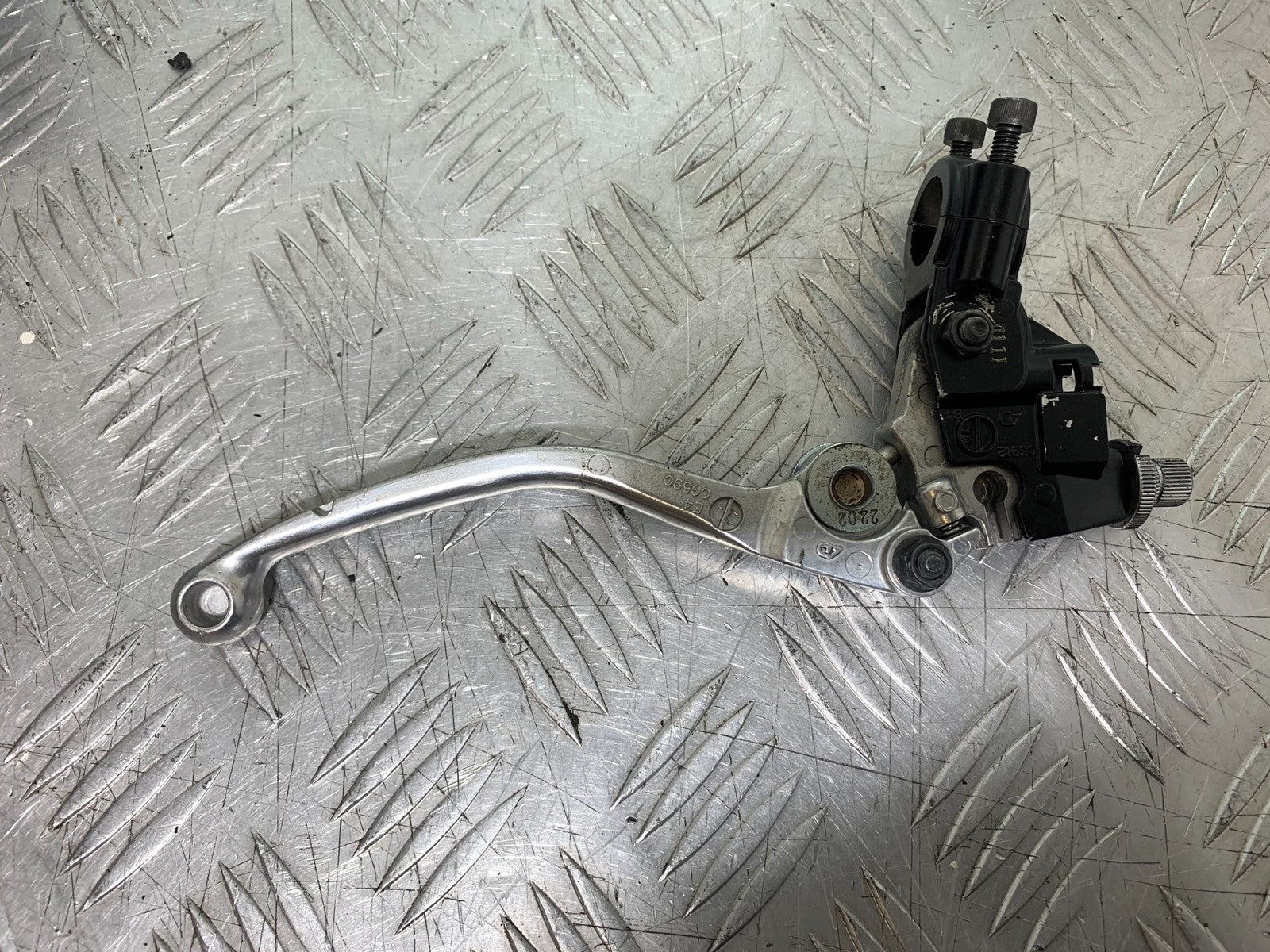 TRIUMPH 1050 SPRINT ST CLUTCH LEVER AND BRACKET   2003-2011 (CMB1285)