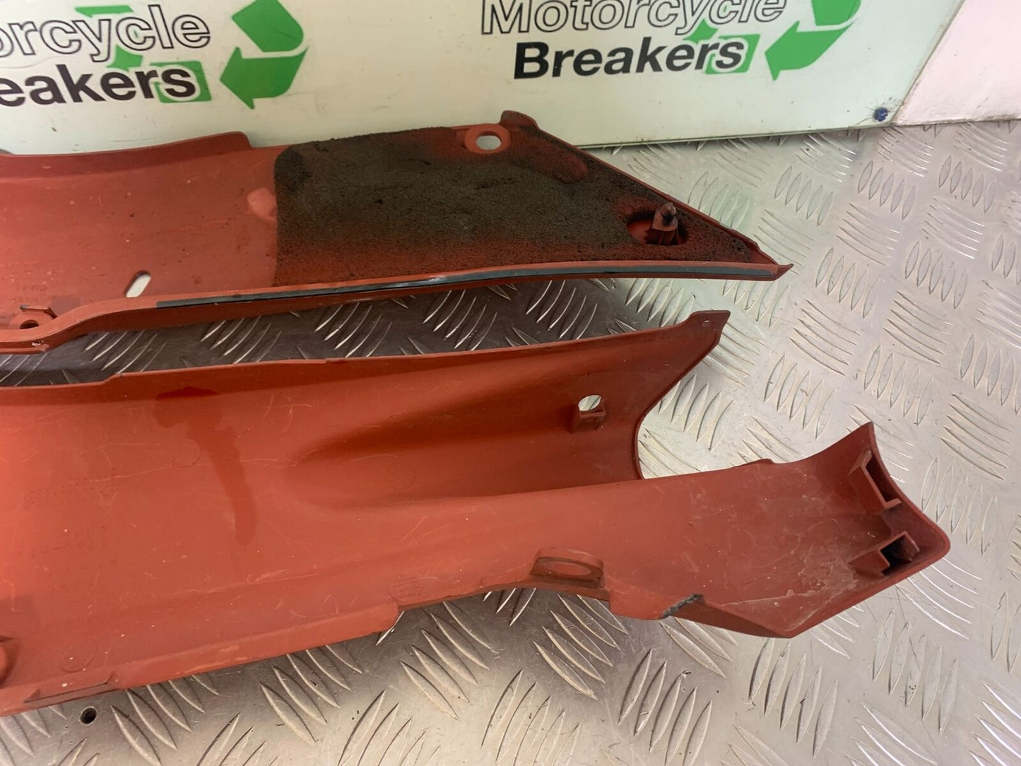 HONDA VFR750 VFR 750 FL-M-N-P LEFT & RIGHT SEAT PANELS YEAR 1990-93 (CMB1093)
