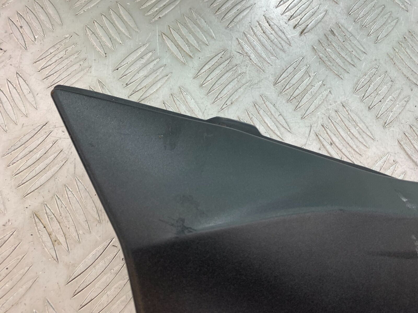 KAWASAKI Z750 Z 750 LEFT SEAT PANEL  YEAR 2004-2006  (CMB1104)