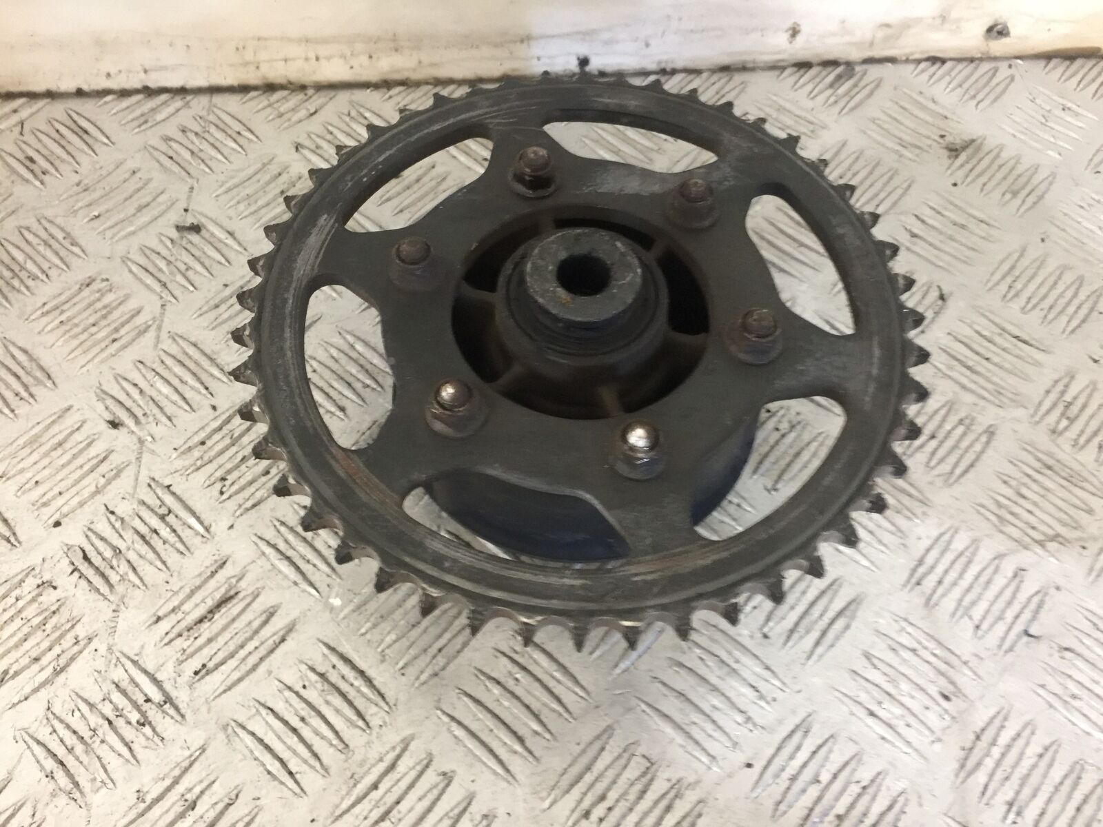 YAMAHA YZF-R125 YZF 125 REAR SPROCKET CARRIER YEAR 2011 (STOCK 744)