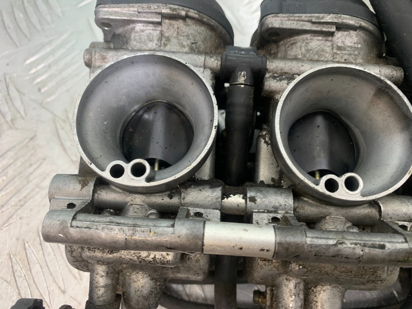YAMAHA FZS600 FAZER 600 CARBS  YEAR 1998-2001 (CMB1267)