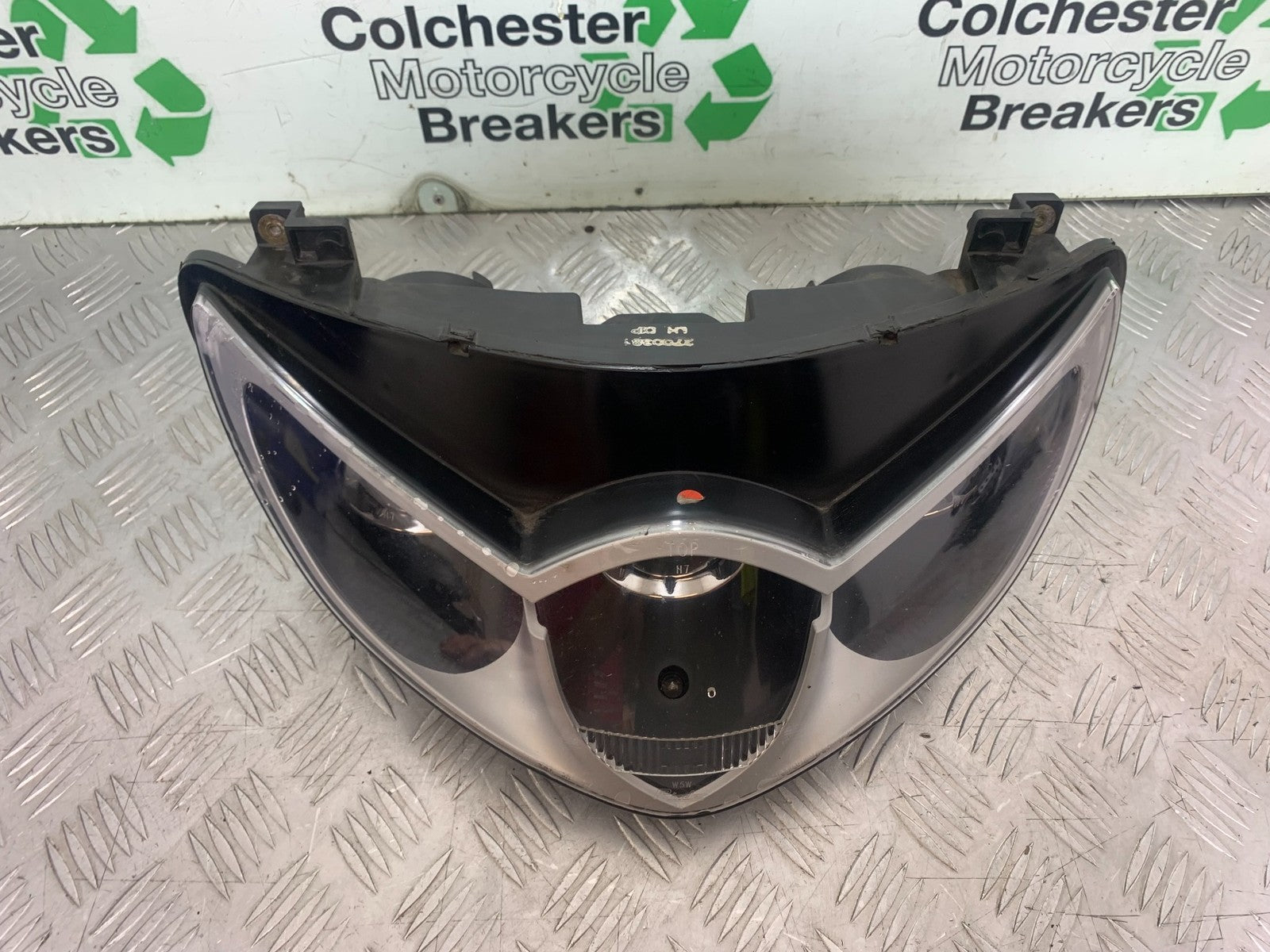 TRIUMPH 1050 SPRINT ST HEADLIGHT   YEAR 2004-2007 (CMB1197)