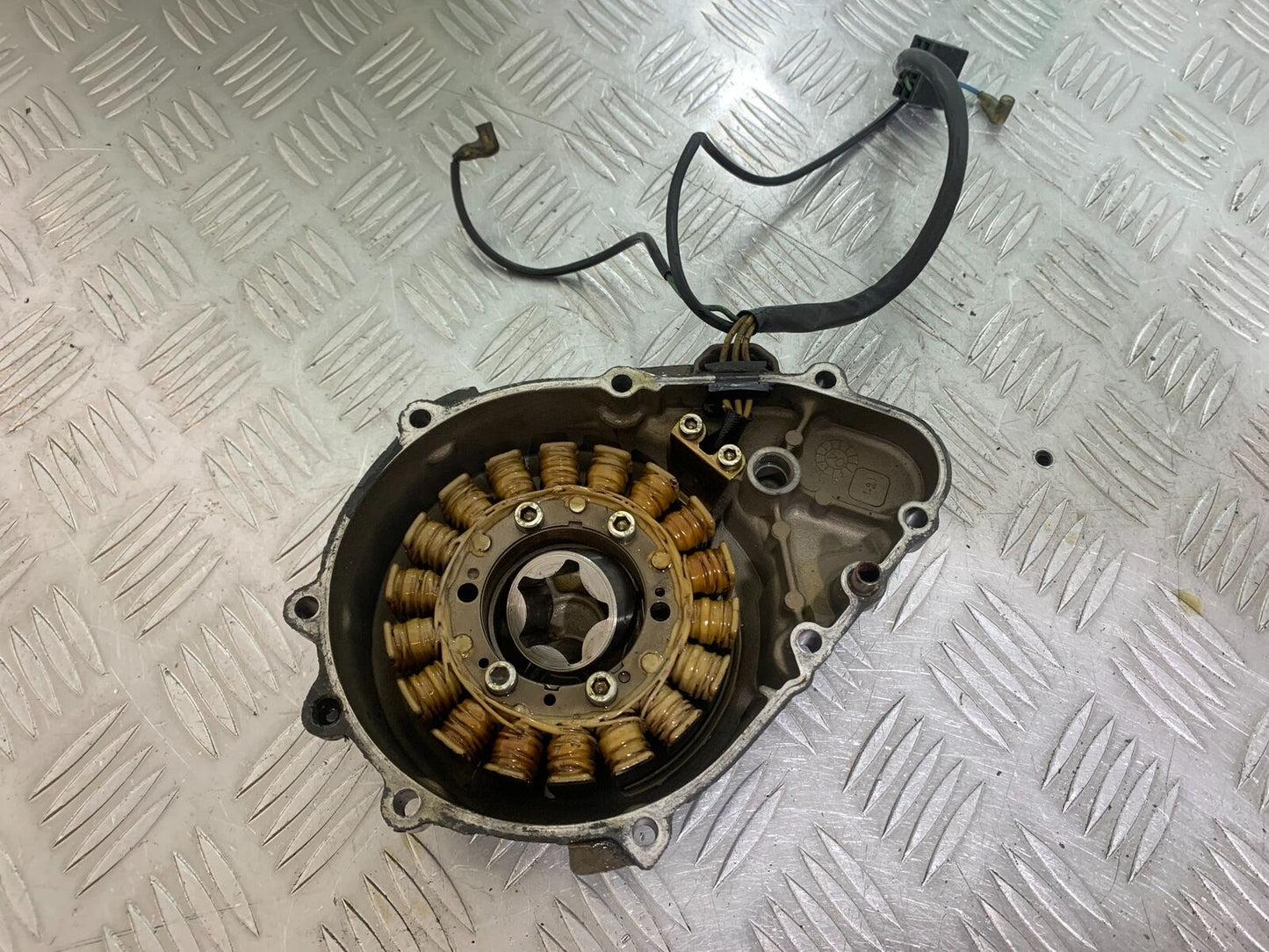 KAWASAKI ZX9R ZX9 C GENERATOR AND COVER  YEAR 1998-99 (STOCK 903)