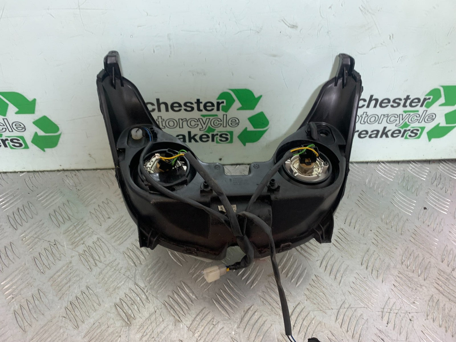 YAMAHA XMAX 250 XMAX 250 HEADLIGHT  YEAR 2006-09 (CMB1201)