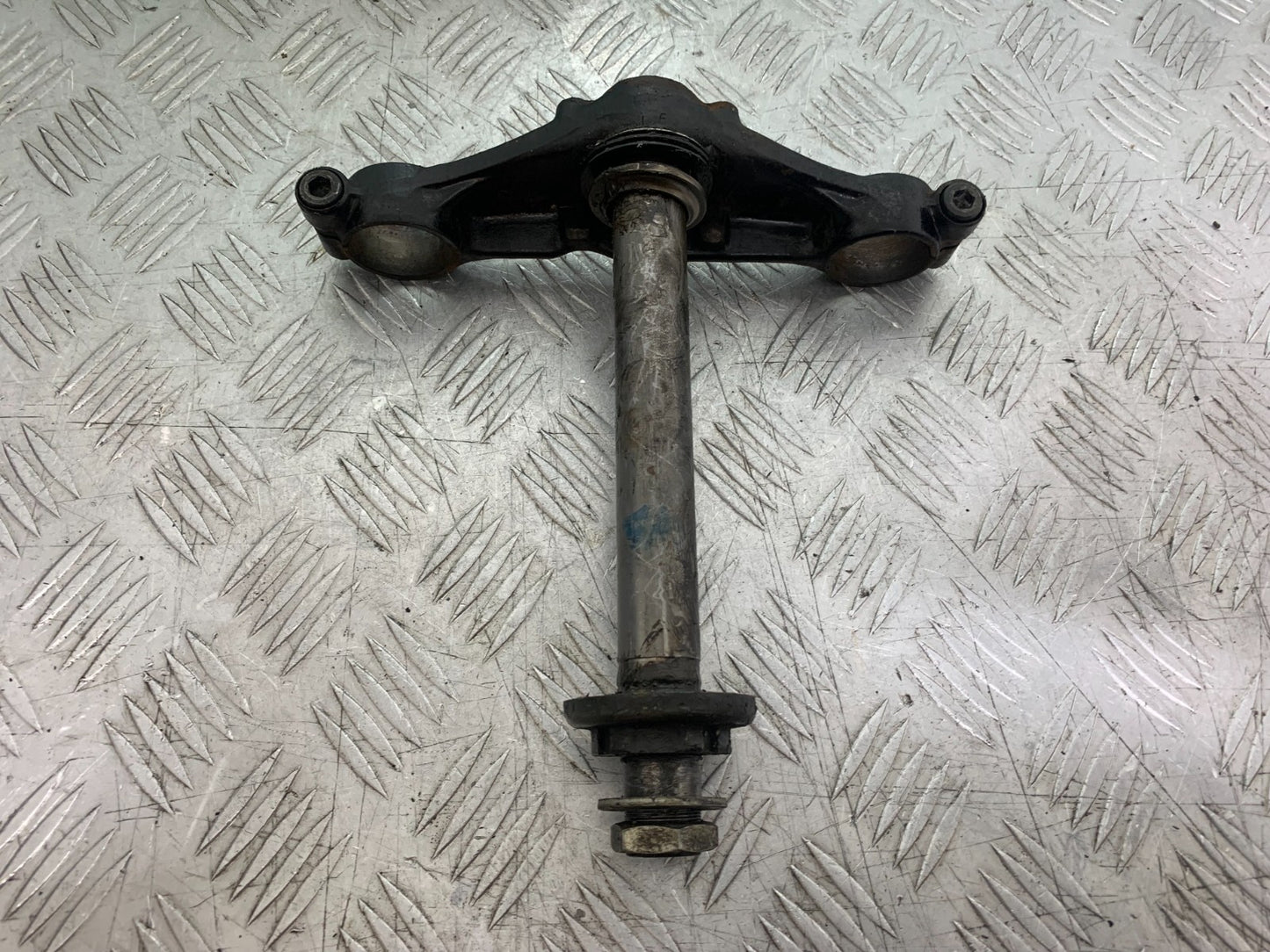 HONDA VT700 VT 700 SHADOW BOTTOM YOKE   YEAR 1984-85 (CMB1328)
