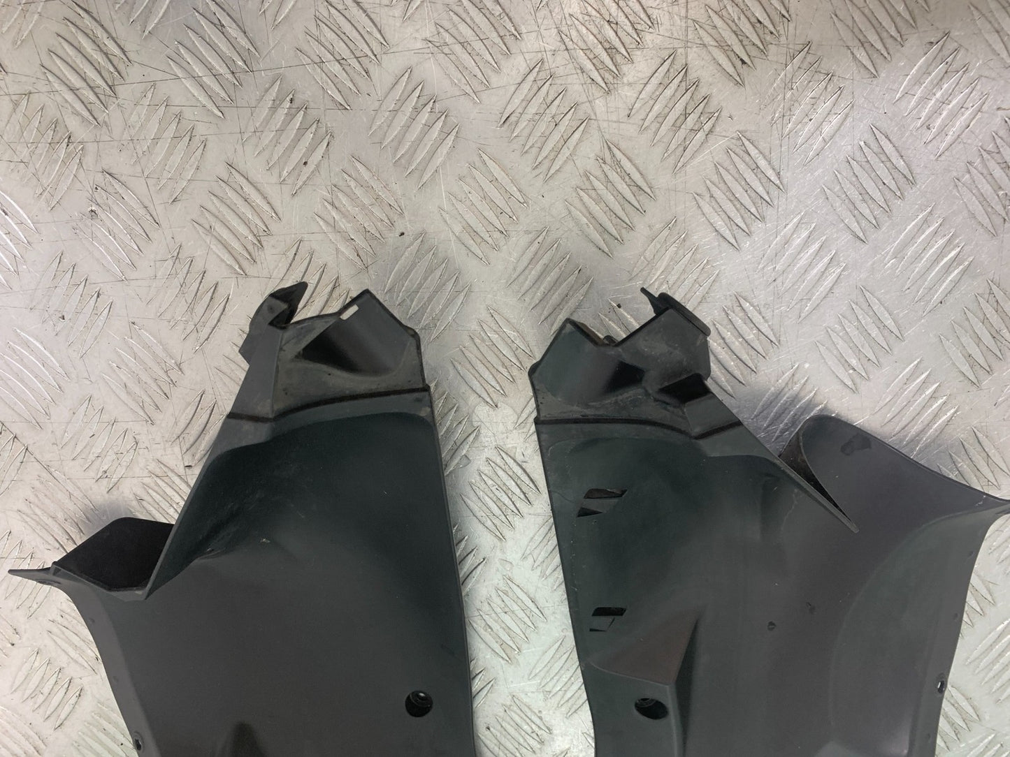 YAMAHA YZF-R125 YZF 125 LEFT AND RIGHT INNER INFILLS YEAR 2019-2022 (CMB1263)