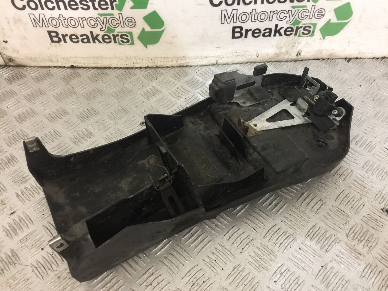 KAWASAKI Z1000 UNDERTRAY YEAR 2007-2009  (STOCK 822)