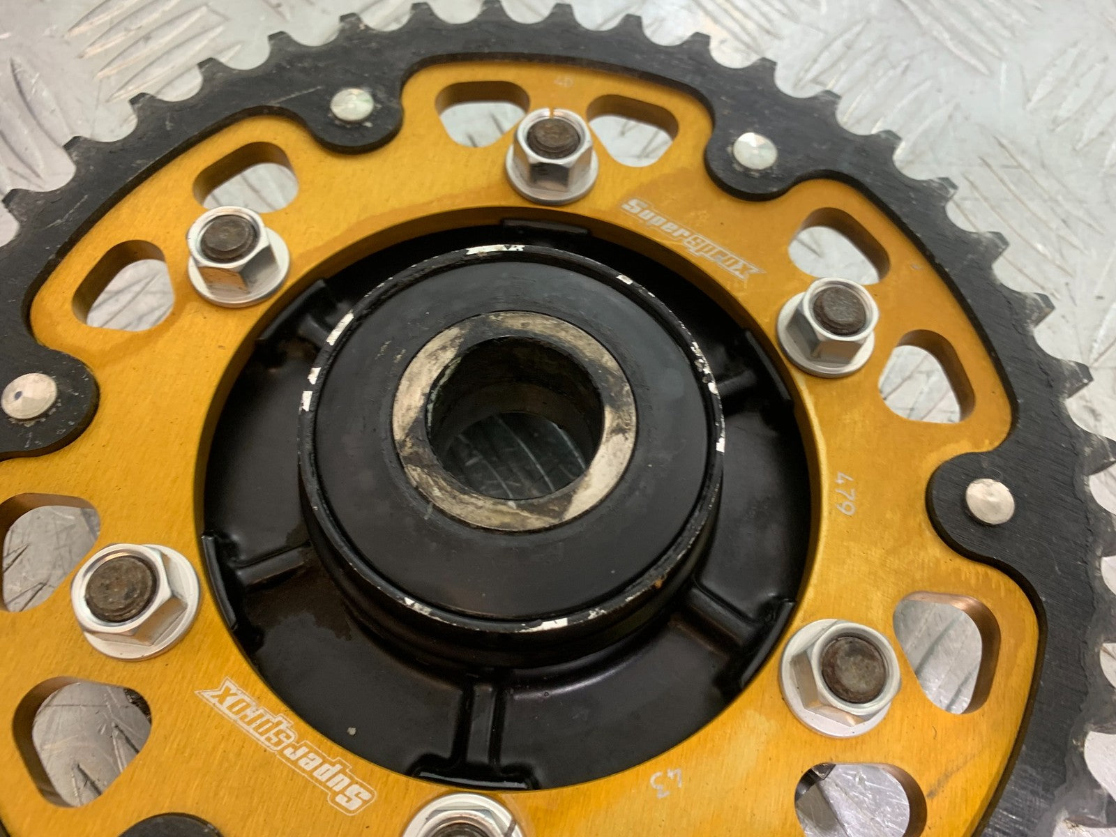 YAMAHA YZF R1 4XV REAR SPROCKET CARRIER   YEAR 1998-99 (CMB1291)