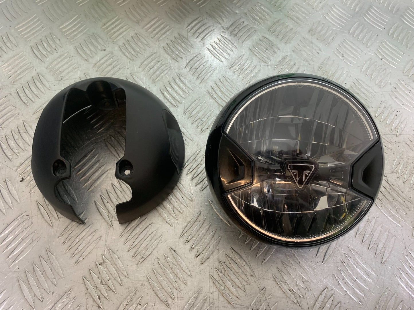TRIUMPH TRIDENT 660 HEADLIGHT AND BACKING   YEAR 2021-2024 (CMB1295)