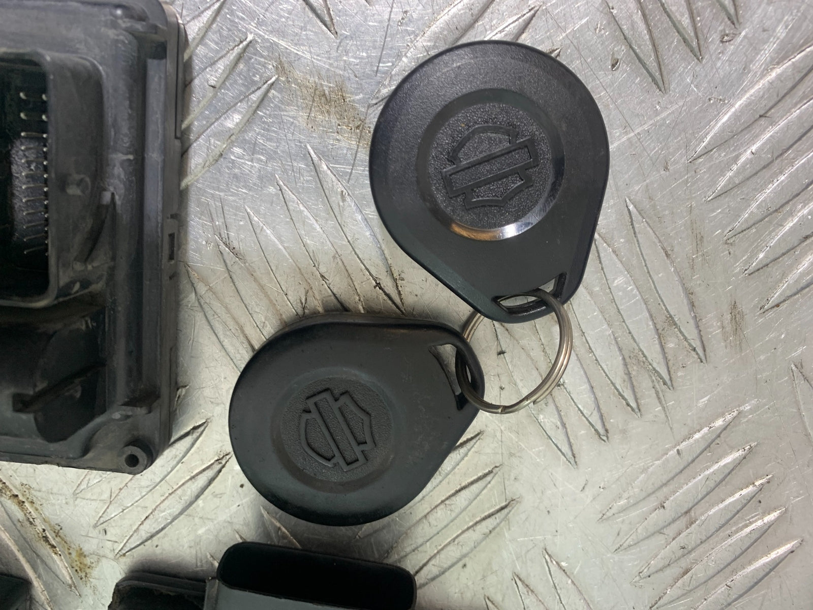HARLEY DAVIDSON FXS BLACKLINE 1585 IMMOBILISER SET AND FOBS  YEAR 2012 (CMB1147)