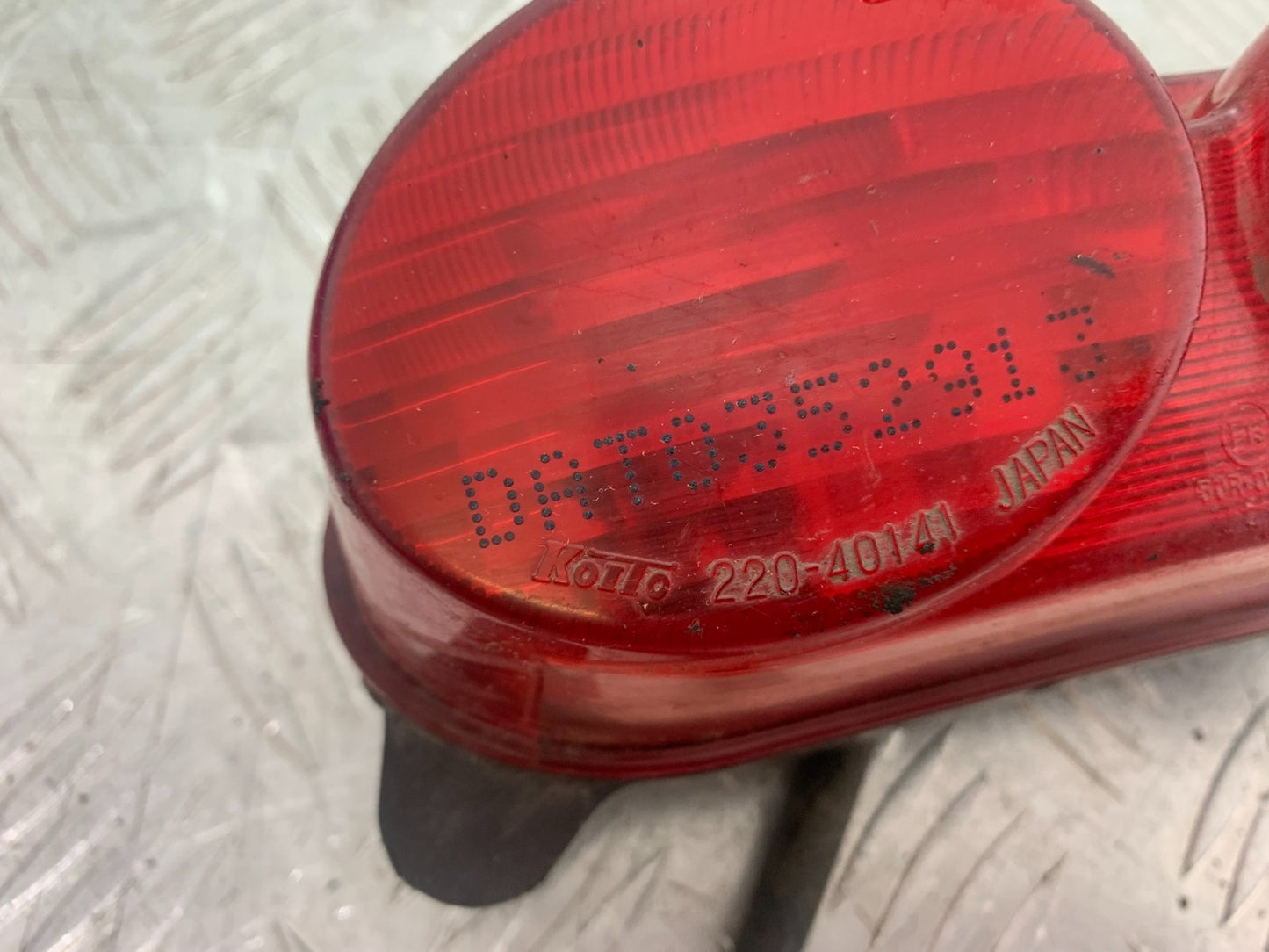 KAWASAKI ZX9R ZX9 C REAR LIGHT  YEAR 1998-99 (CMB1213)
