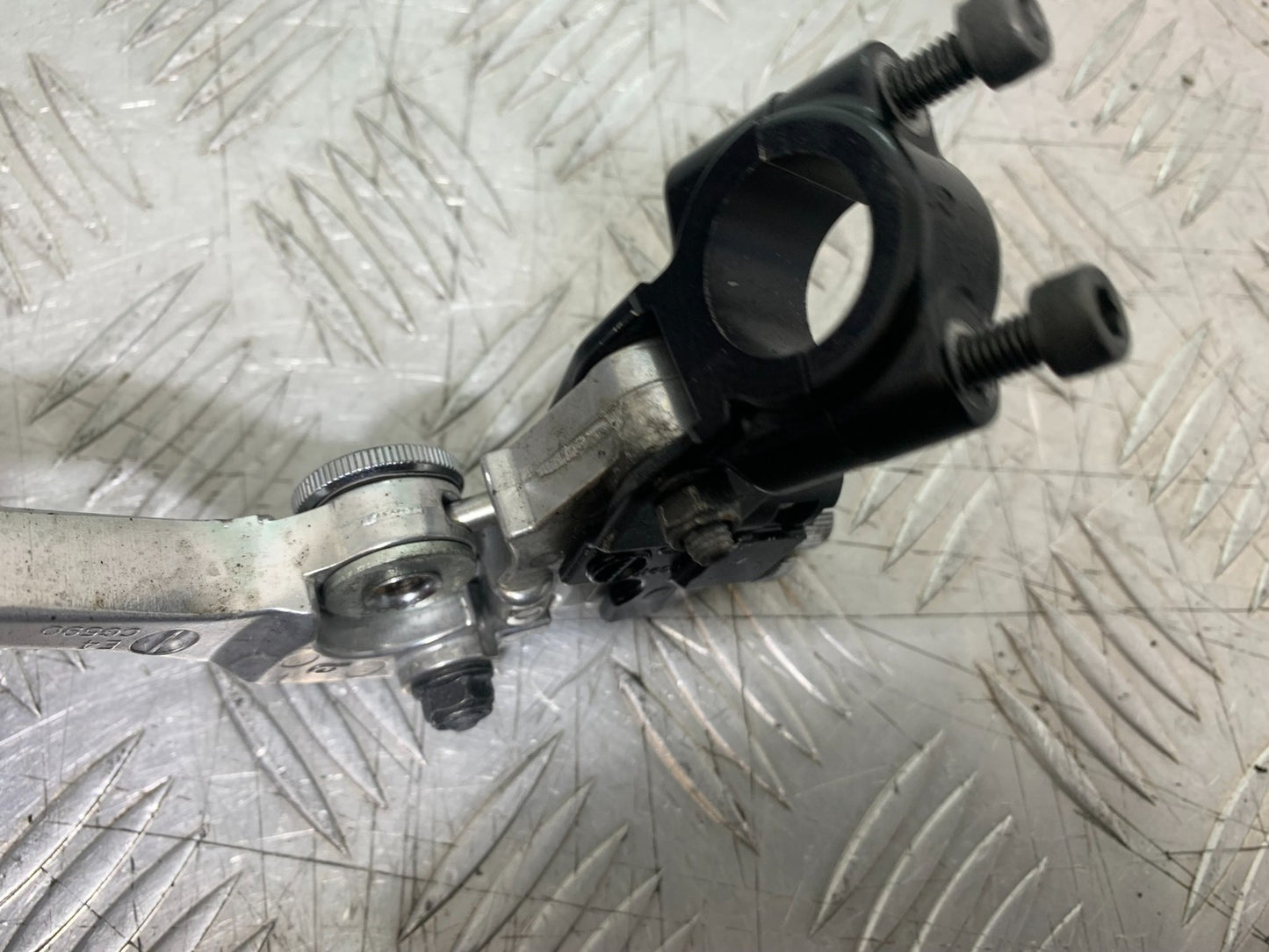 TRIUMPH 1050 SPRINT ST CLUTCH LEVER AND BRACKET   2003-2011 (CMB1285)