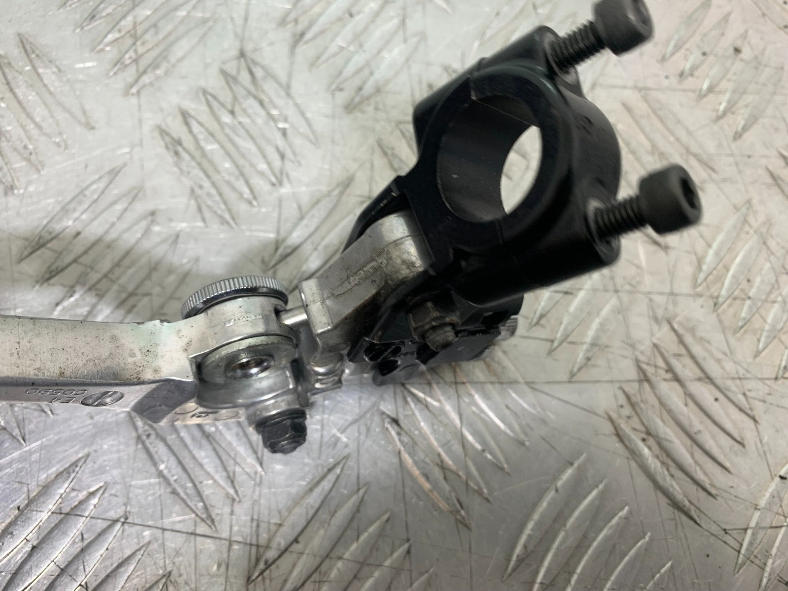 TRIUMPH 1050 SPRINT ST CLUTCH LEVER AND BRACKET   2003-2011 (CMB1285)