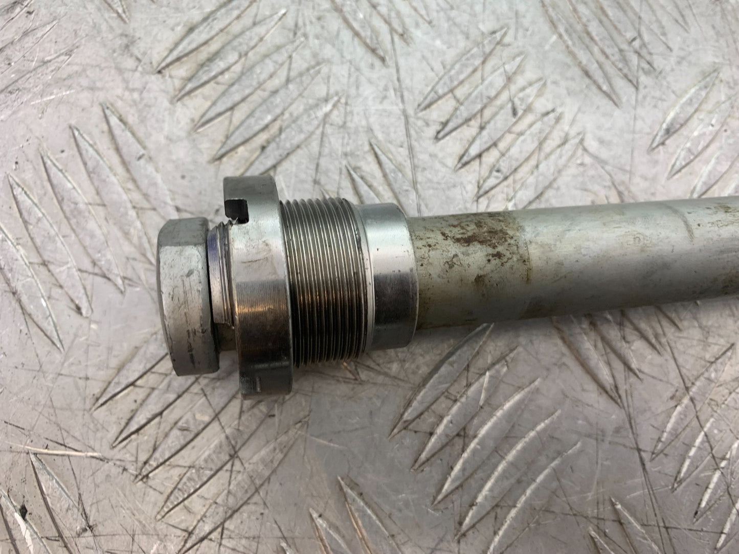 HONDA CBR1000 rr FIREBLADE SWINGARM SPINDLE YEAR 2006 (CMB1220)