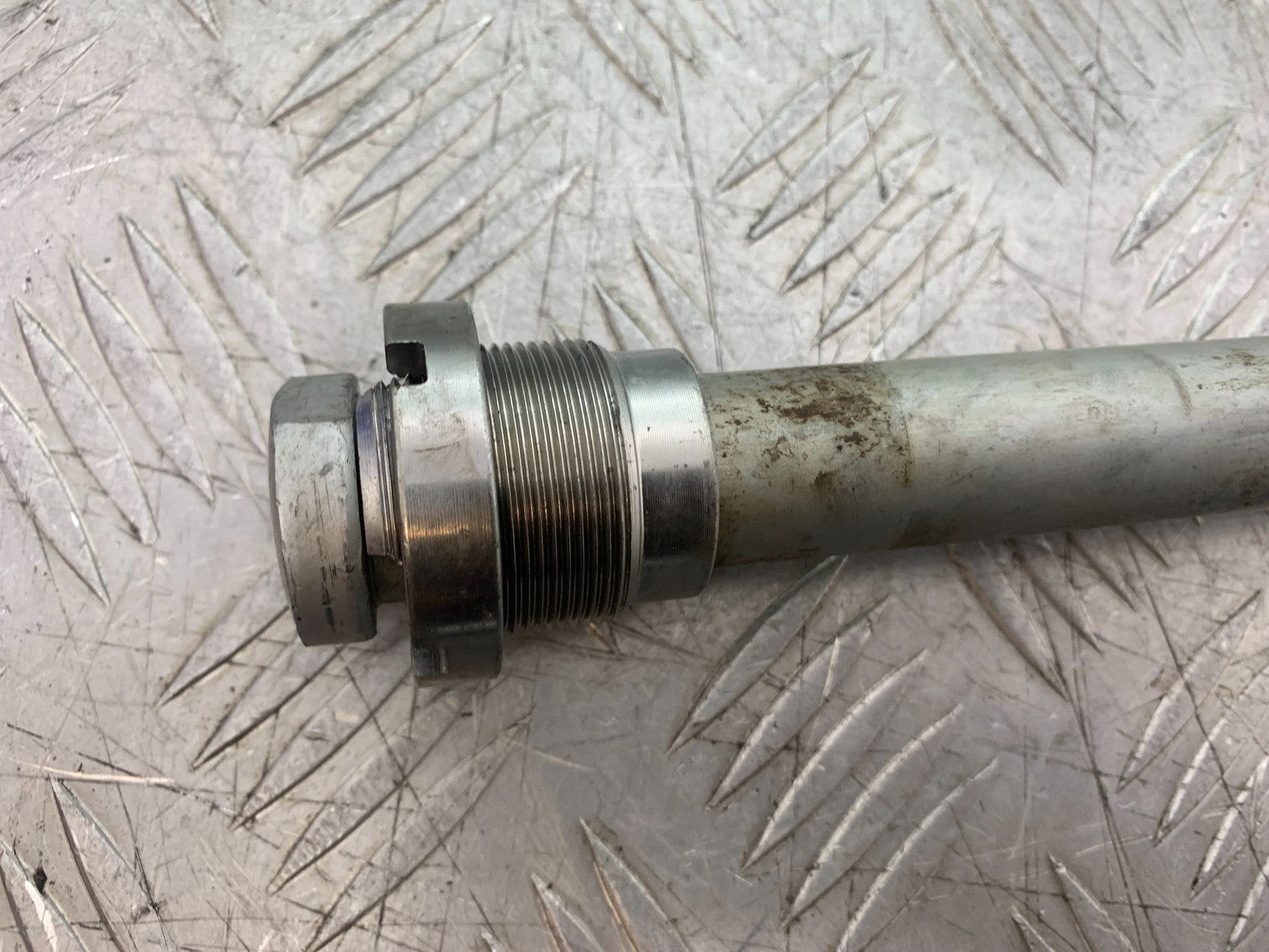 HONDA CBR1000 rr FIREBLADE SWINGARM SPINDLE YEAR 2006 (CMB1220)