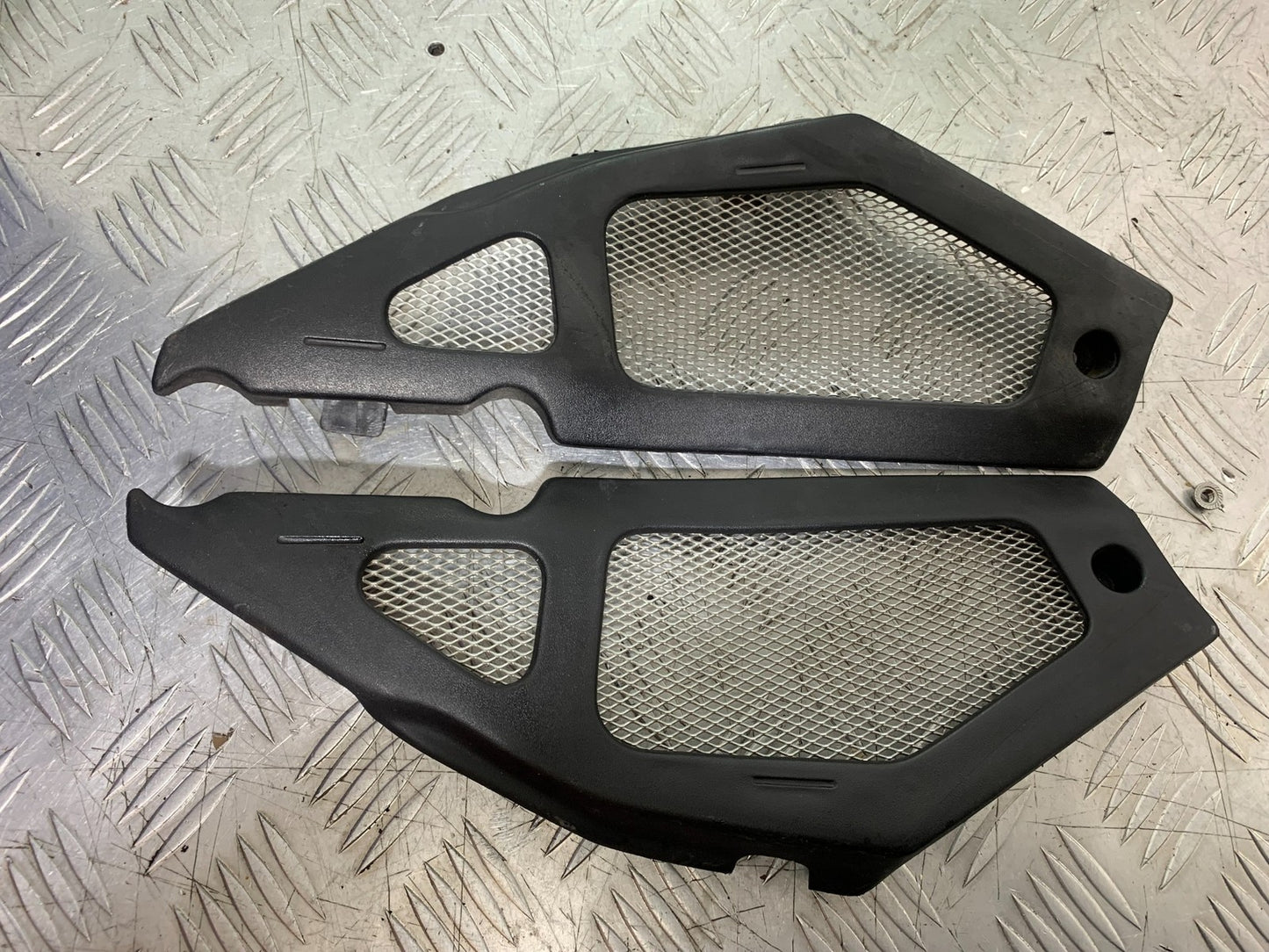 APRILIA RSV1000 RSV 1000 MILLE LEFT AND RIGHT SIDE INFILLS  1998- 2003 (CMB1184)