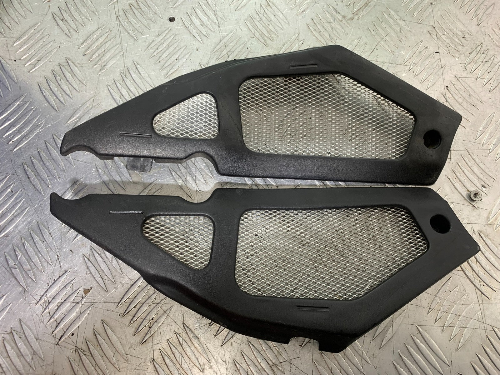 APRILIA RSV1000 RSV 1000 MILLE LEFT AND RIGHT SIDE INFILLS  1998- 2003 (CMB1184)
