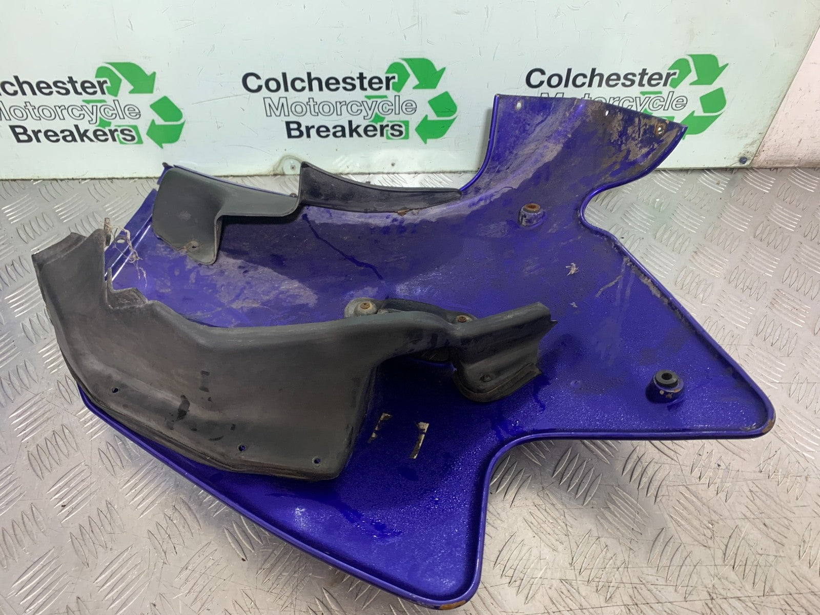 TRIUMPH TROPHY 900 LEFT FAIRING PANEL    YEAR 1991-95 (CMB1251)