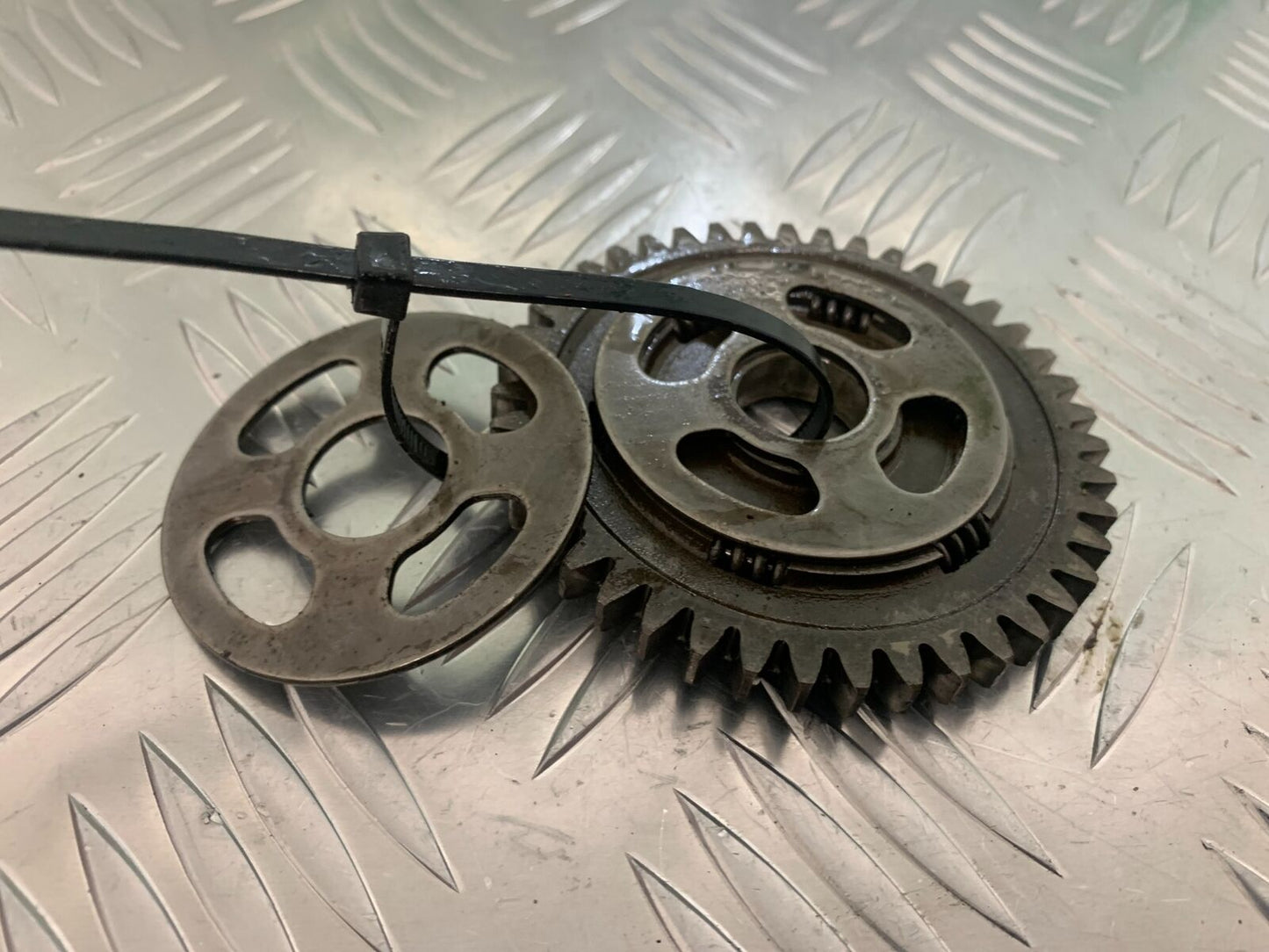 YAMAHA XT250 XT 250 ENGINE GEARS   YEAR 1980-1982  (STOCK 944)