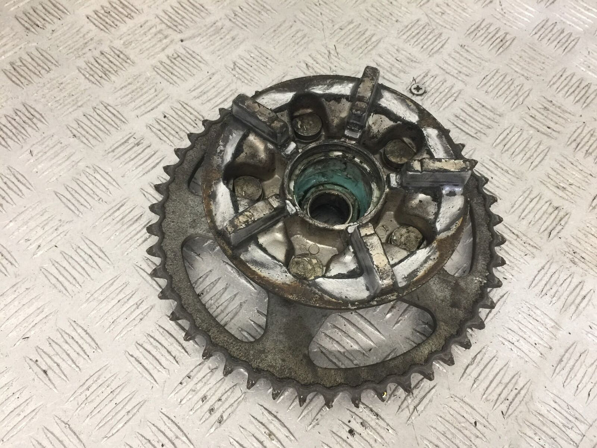 SUZUKI GSF600 GSF 600 BANDIT SPROCKET CARRIER  YEAR 2002 (STOCK 852)