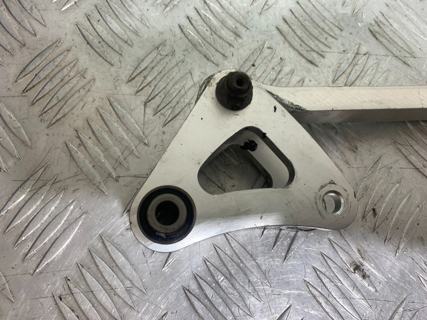 YAMAHA YZF R1 14 B BIG BANG REAR SHOCK LINKAGE   2009-14 (CMB1175)