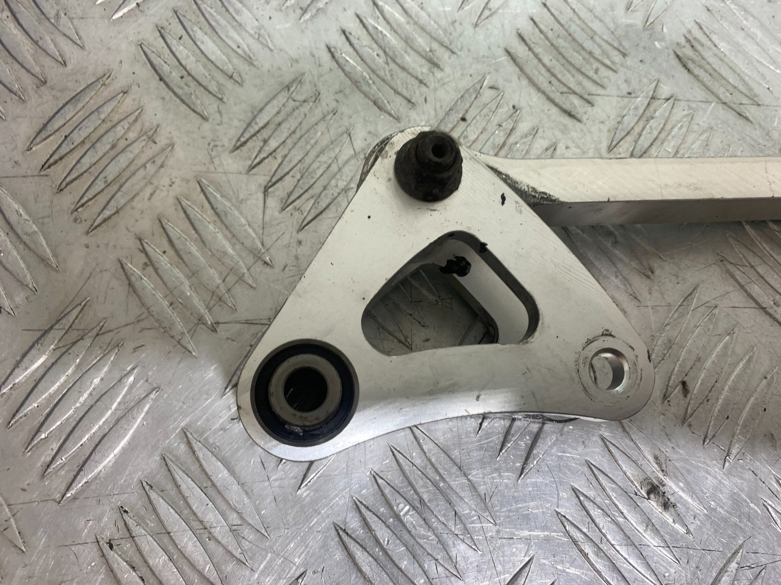 YAMAHA YZF R1 14 B BIG BANG REAR SHOCK LINKAGE   2009-14 (CMB1175)