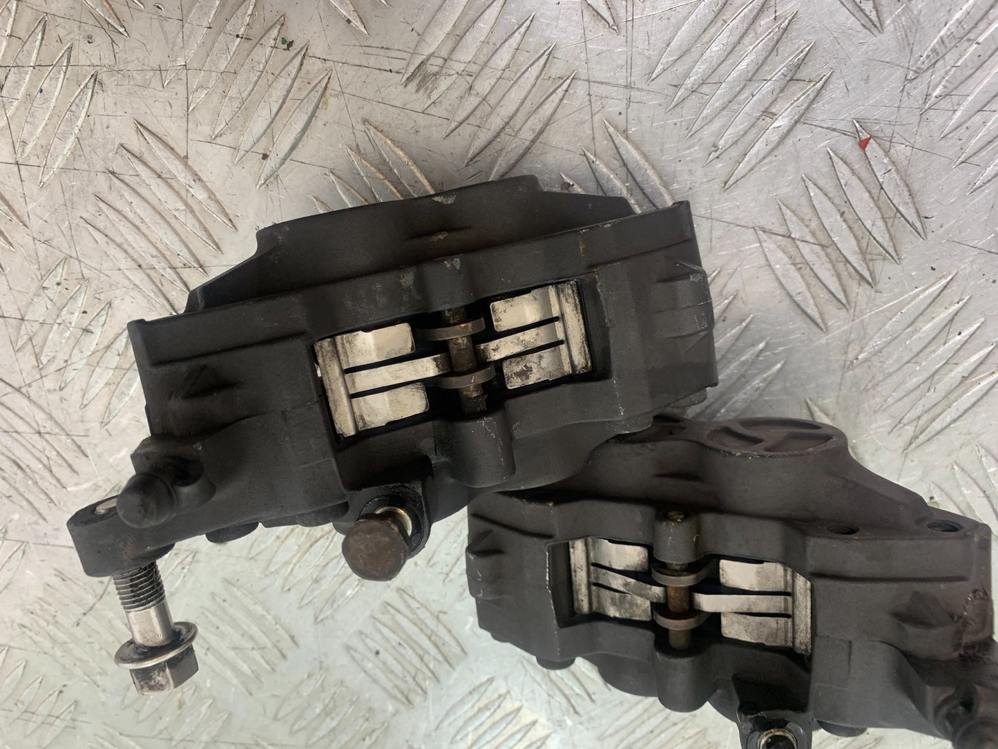 TRIUMPH 1050 SPRINT ST FRONT BRAKE CALIPERS  YEAR 2004-2007 (CMB1197)