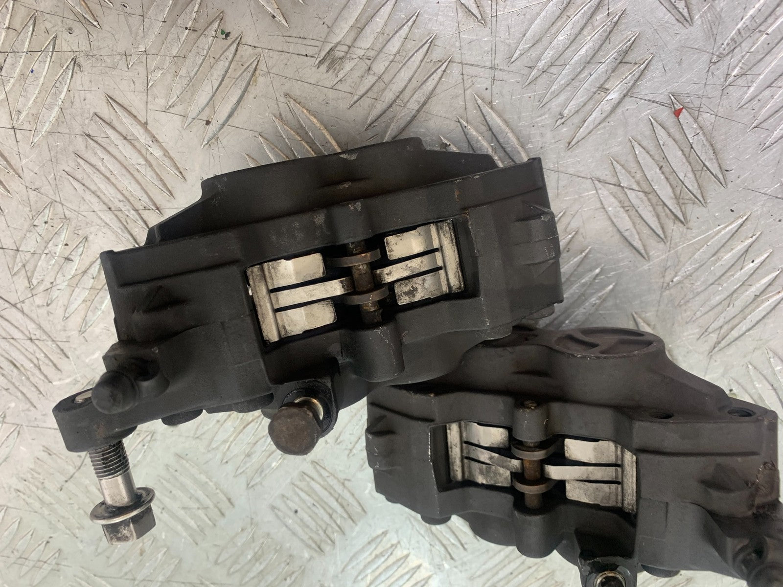 TRIUMPH 1050 SPRINT ST FRONT BRAKE CALIPERS  YEAR 2004-2007 (CMB1197)