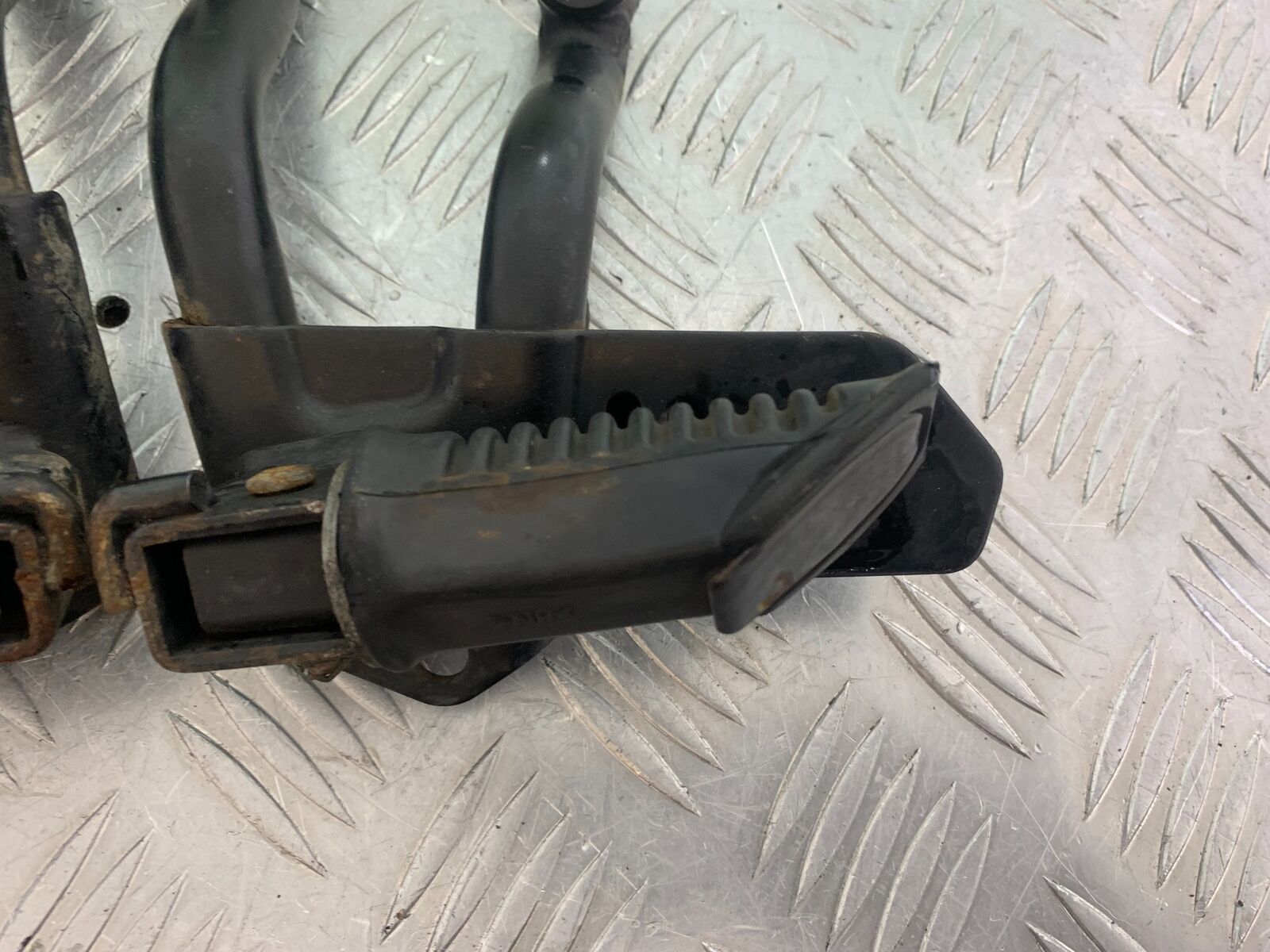 SUZUKI DL 650 V-STROM REAR HANGERS AND PEGS  YEAR 2020 (CMB1117)