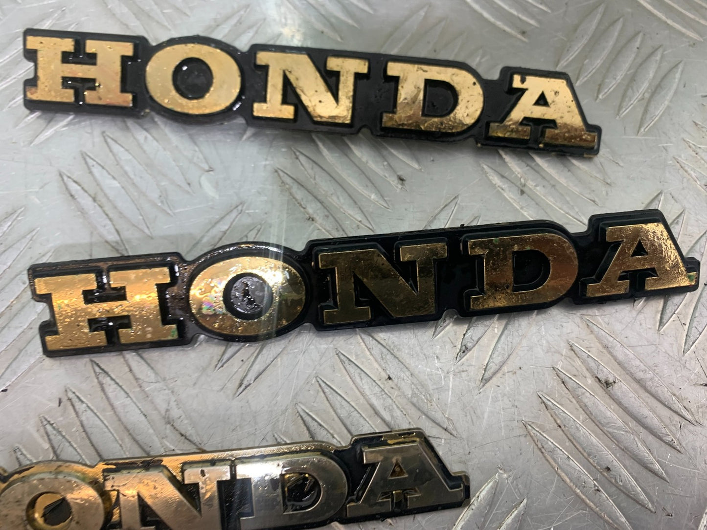 HONDA GL500 GL 500 SILVERWING BADGES  YEAR 1981-82 (CMB1168)