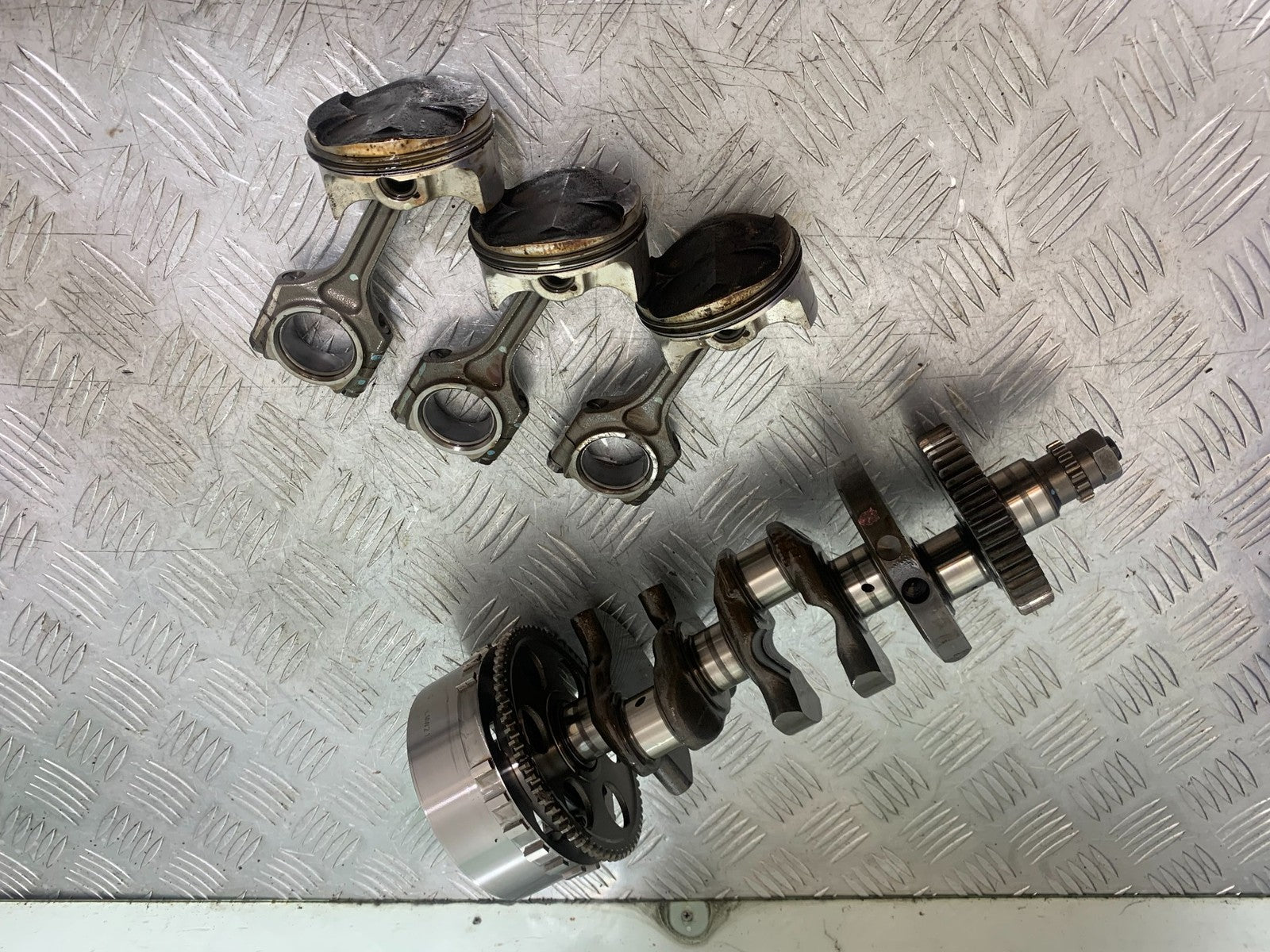 TRIUMPH 675 STREET TRIPLE CRANK AND RODS 2013-2016 (CMB1186)