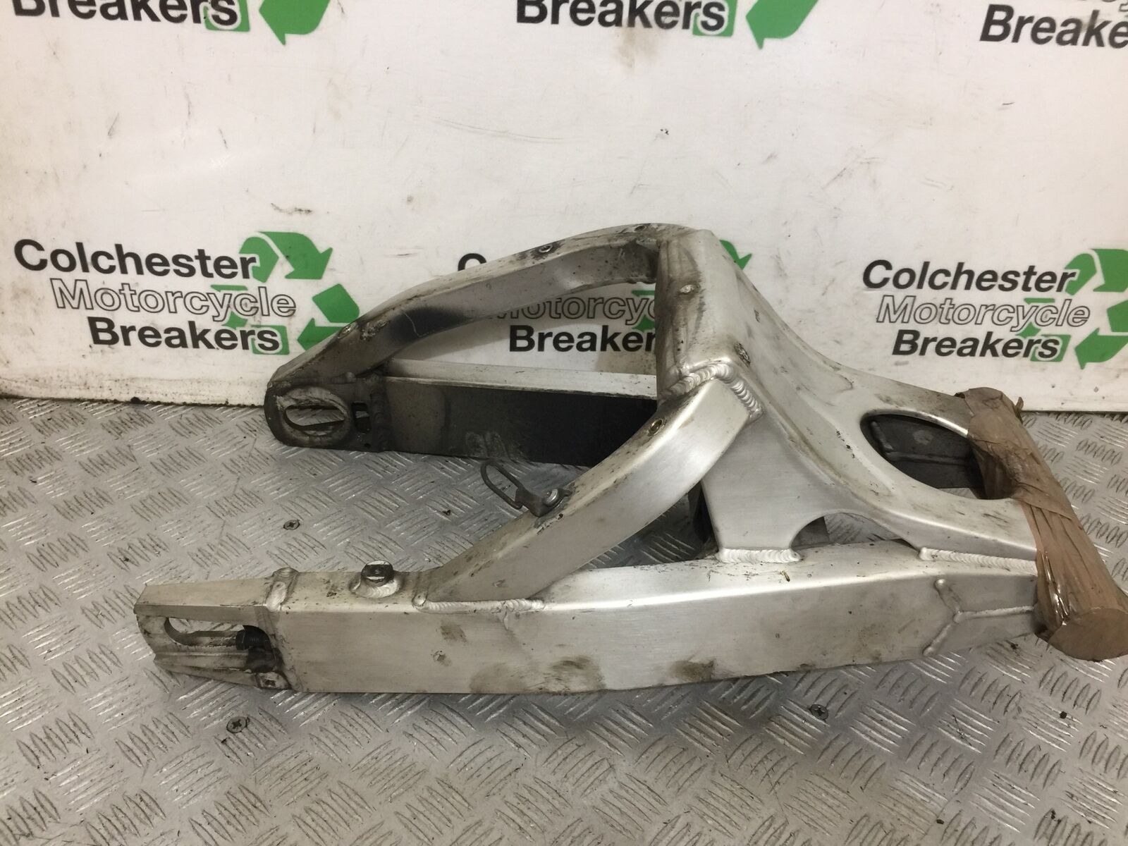 YAMAHA R6 5EB SWINGARM YEAR 1999-2002 (STOCK 823)