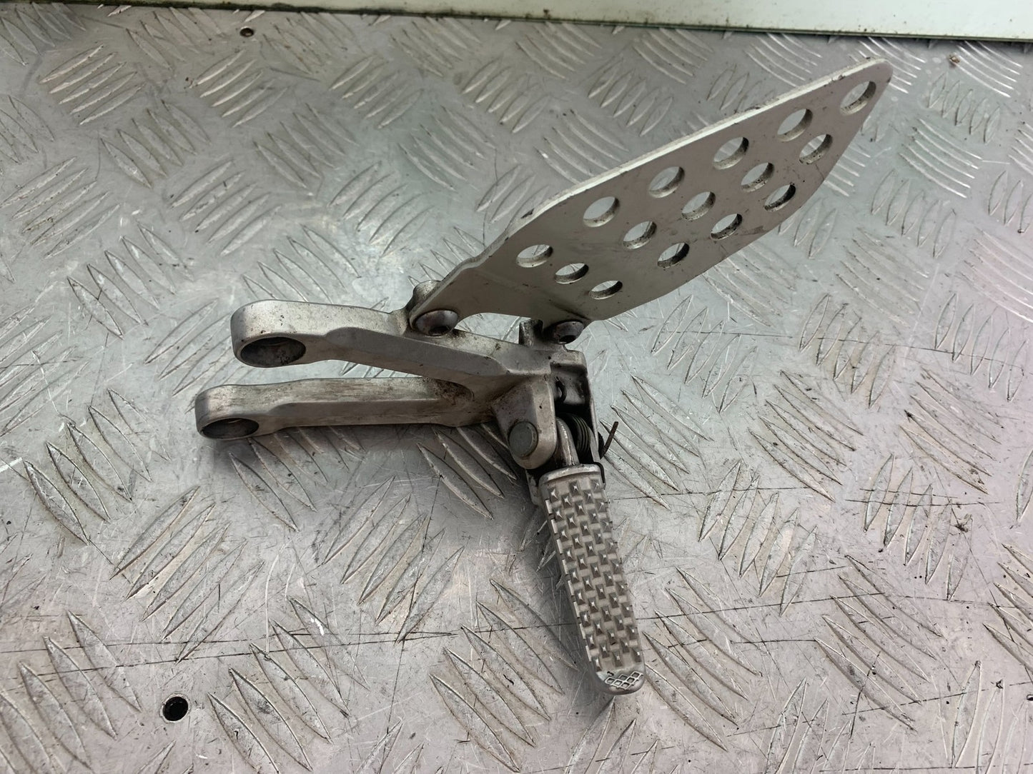 HONDA CBR1000 rr FIREBLADE FRONT LEFT HANGER   YEAR 2006 (CMB1220)