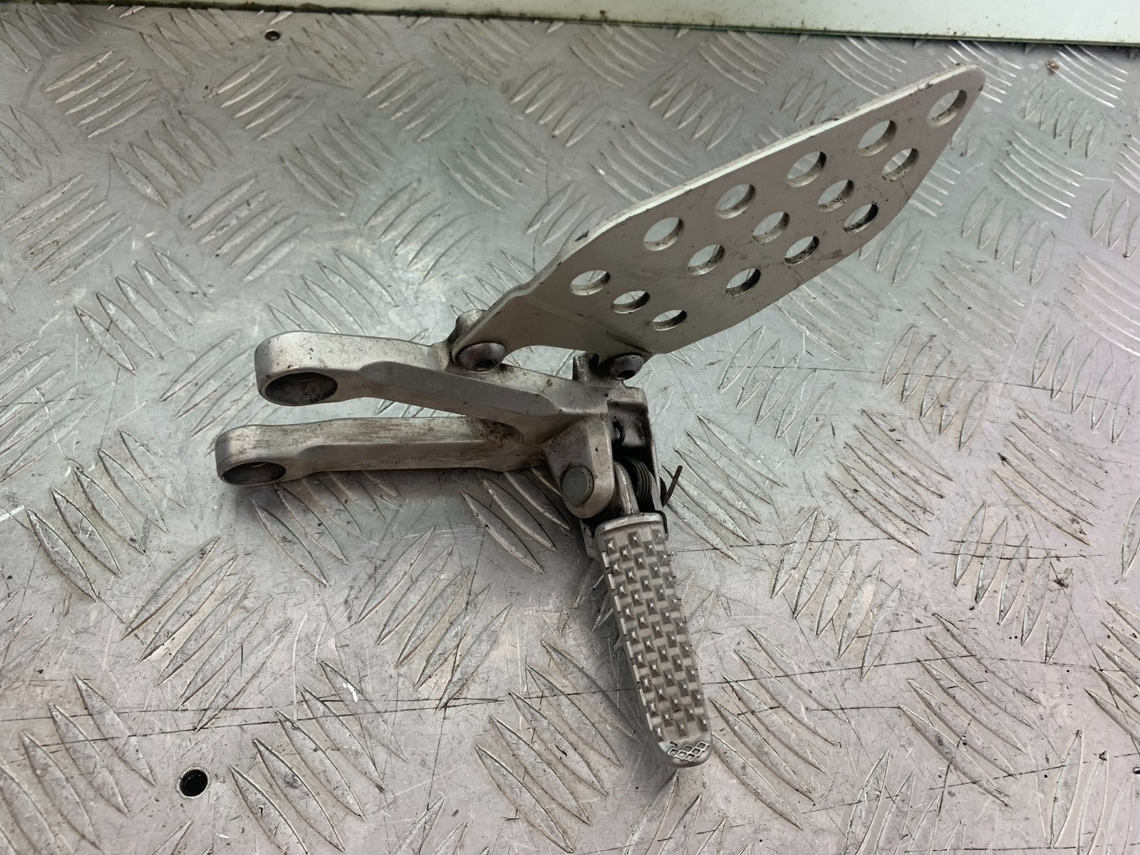 HONDA CBR1000 rr FIREBLADE FRONT LEFT HANGER   YEAR 2006 (CMB1220)
