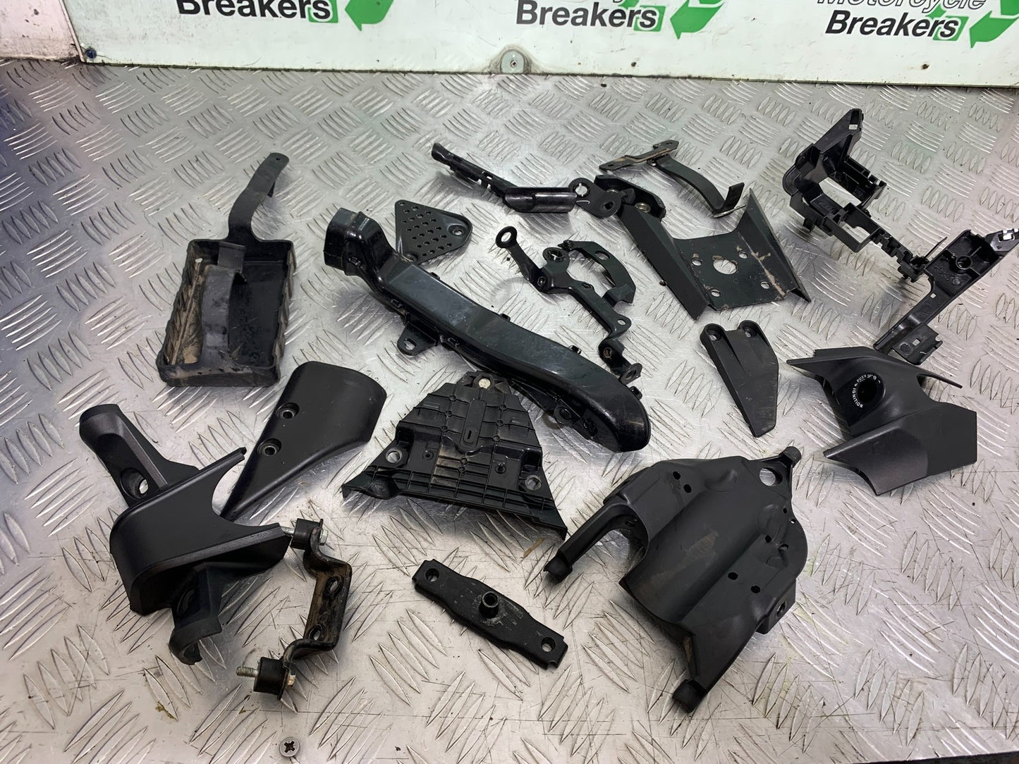 KTM 125 DUKE INFILLS AND BRACKETS  YEAR 2018-2023 (CMB1185)