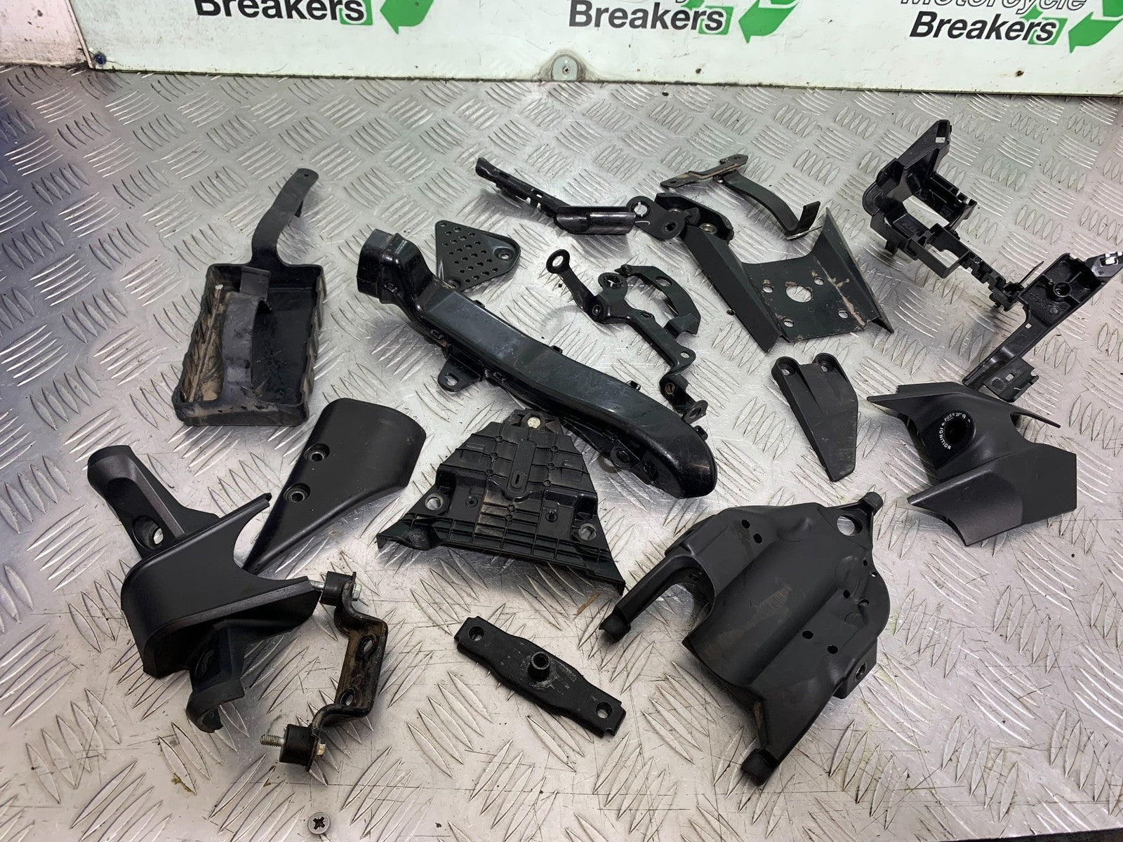 KTM 125 DUKE INFILLS AND BRACKETS  YEAR 2018-2023 (CMB1185)
