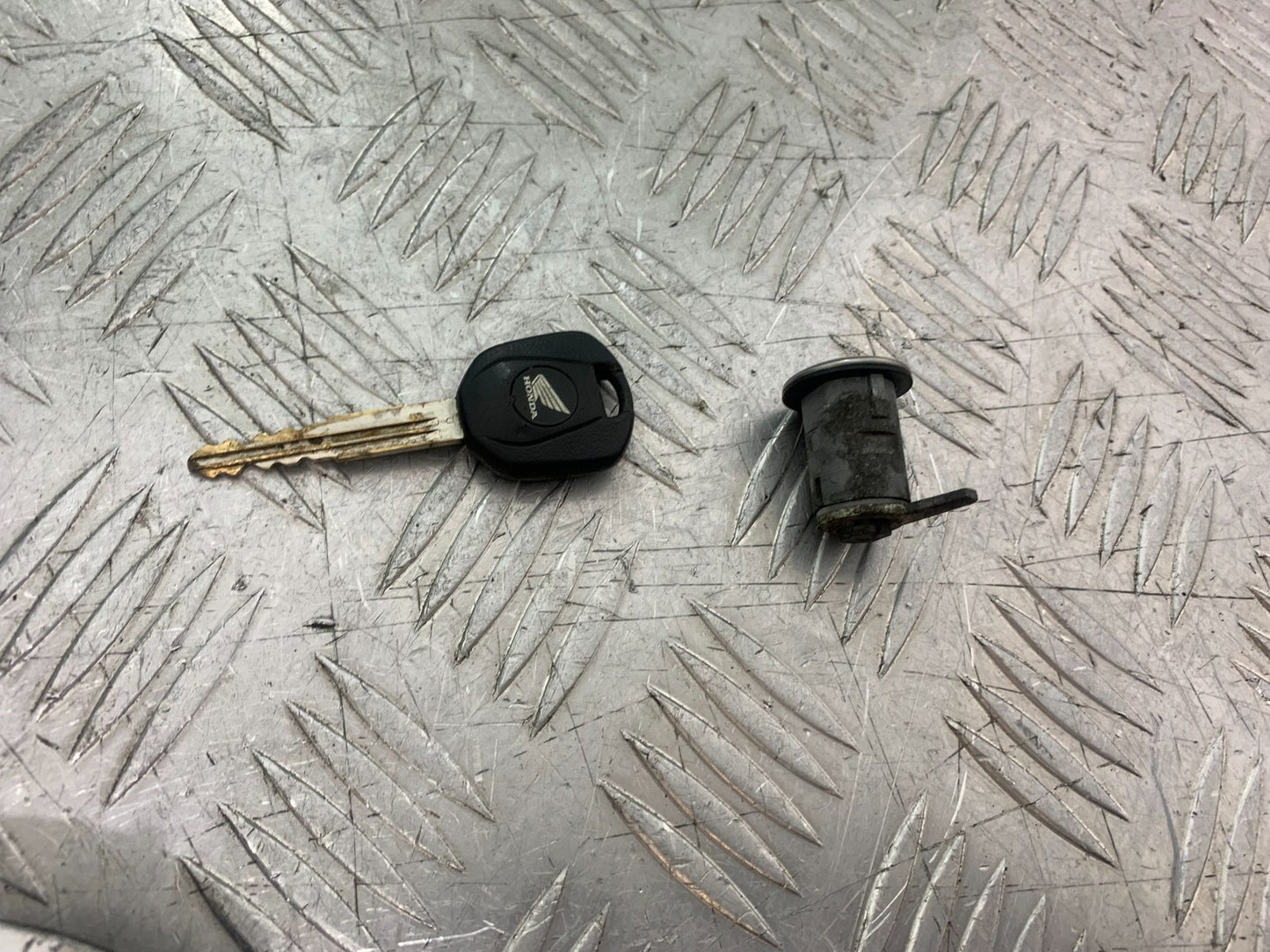 HONDA CBF600 CBF 600 ECU LOCKS KEY   YEAR 2004-07  (CMB1305)