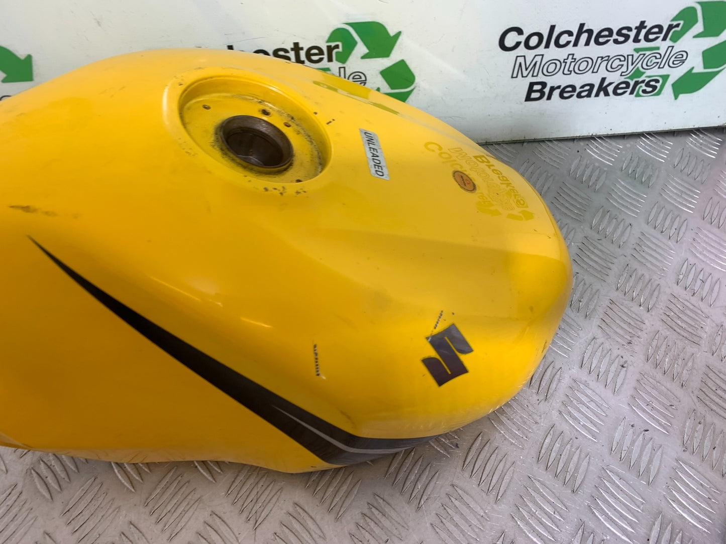 SUZUKI GS500 GS 500 PETROL TANK  YEAR 2004