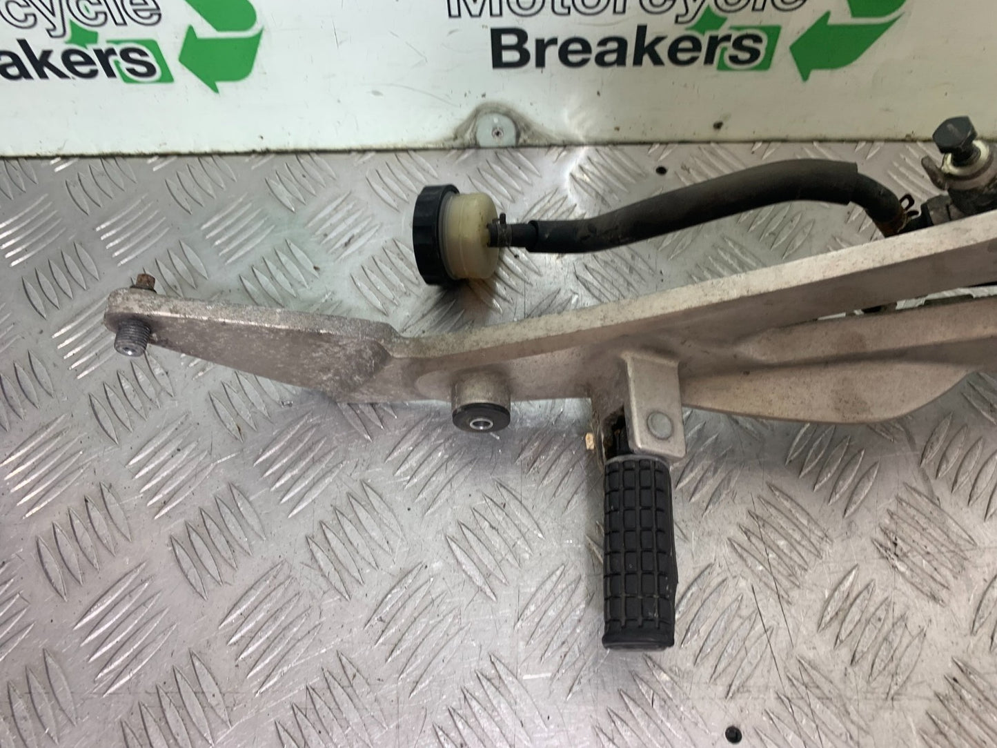 HONDA NT650 V DEAUVILLE RIGHT HANGER AND PEGS  YEAR 1998-01(CMB1320)