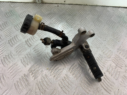 TRIUMPH 955i SPRINT ST FRONT RIGHT HANGER   YEAR 1999-04 (CMB1230)