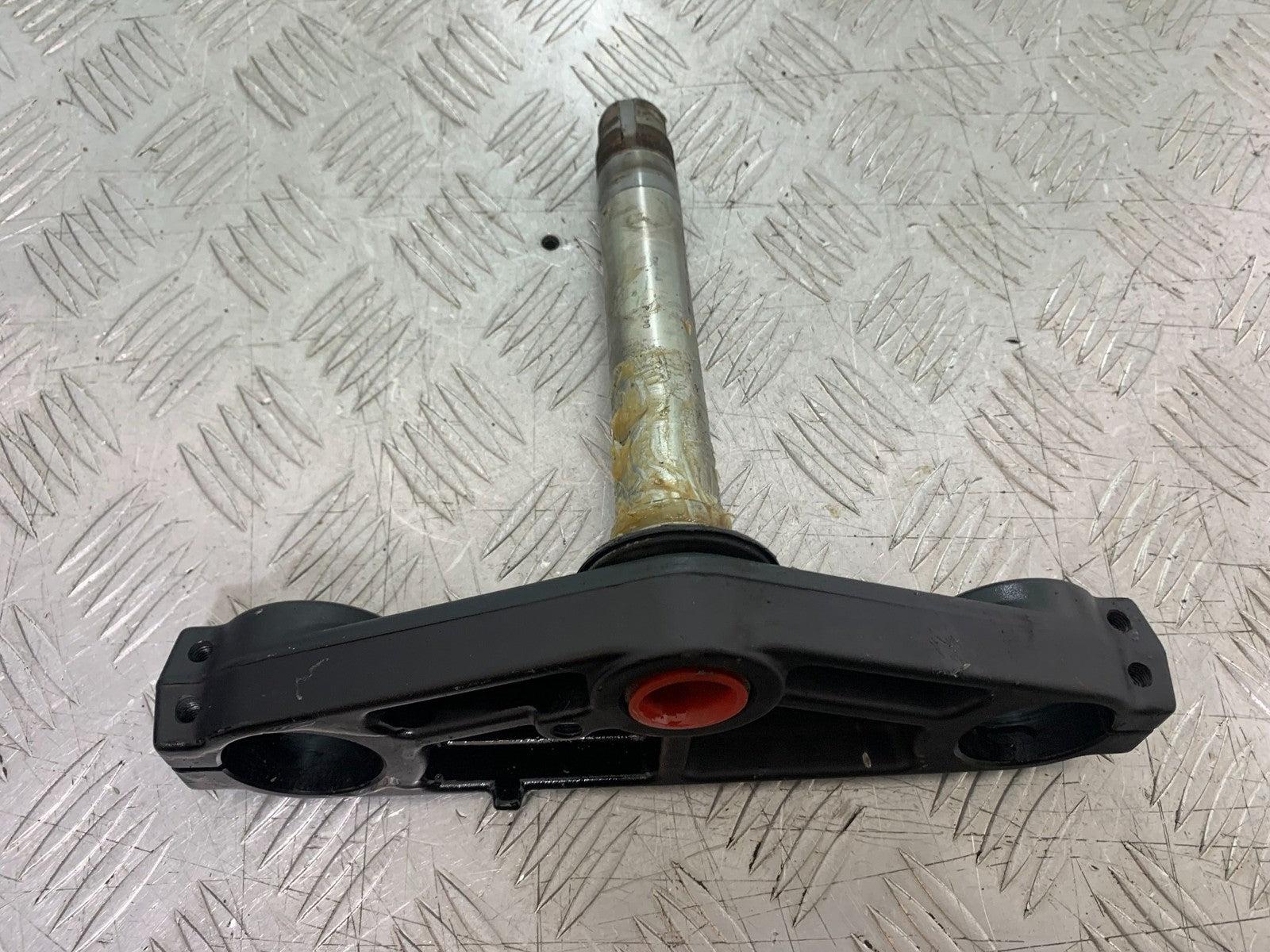 TRIUMPH 1050 SPRINT GT BOTTOM YOKE YEAR 2010-2016 (CMB1250)